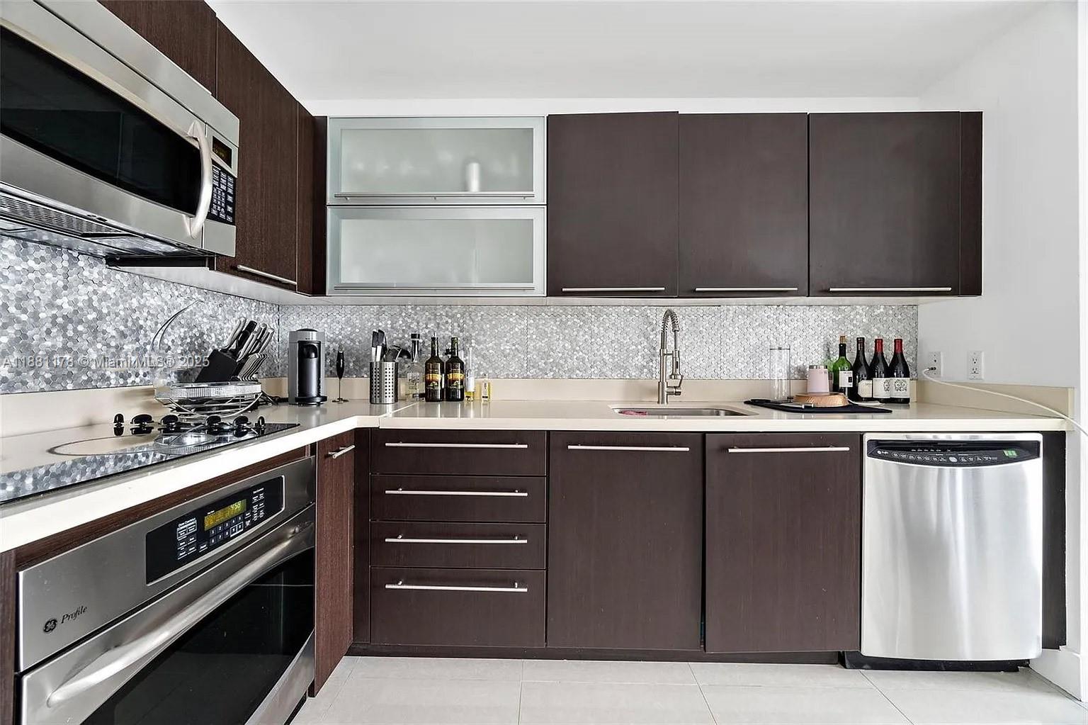 90 SW 3rd St #1807, Miami FL 33130