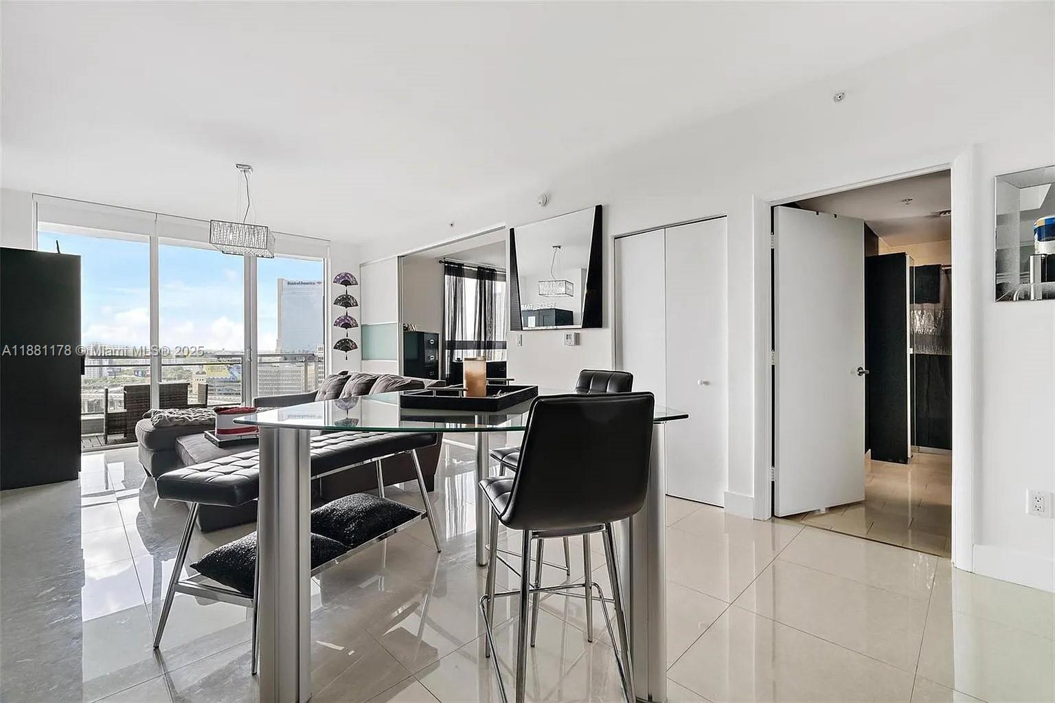 90 SW 3rd St #1807, Miami FL 33130
