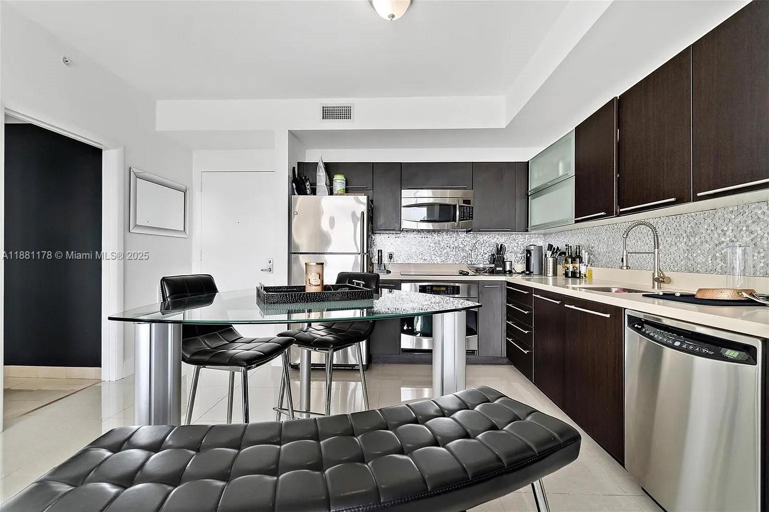 90 SW 3rd St #1807, Miami FL 33130