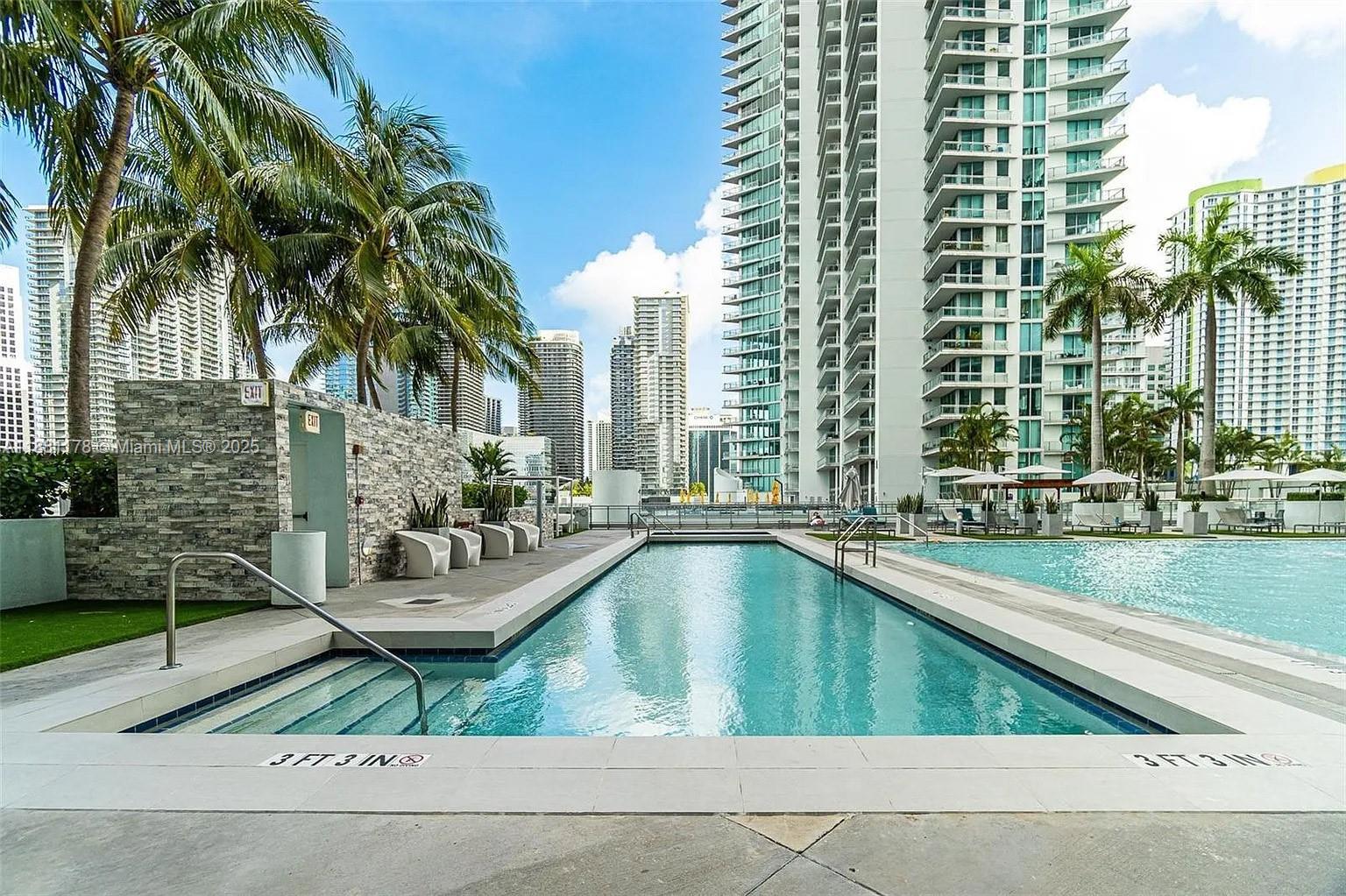 90 SW 3rd St #1807, Miami FL 33130