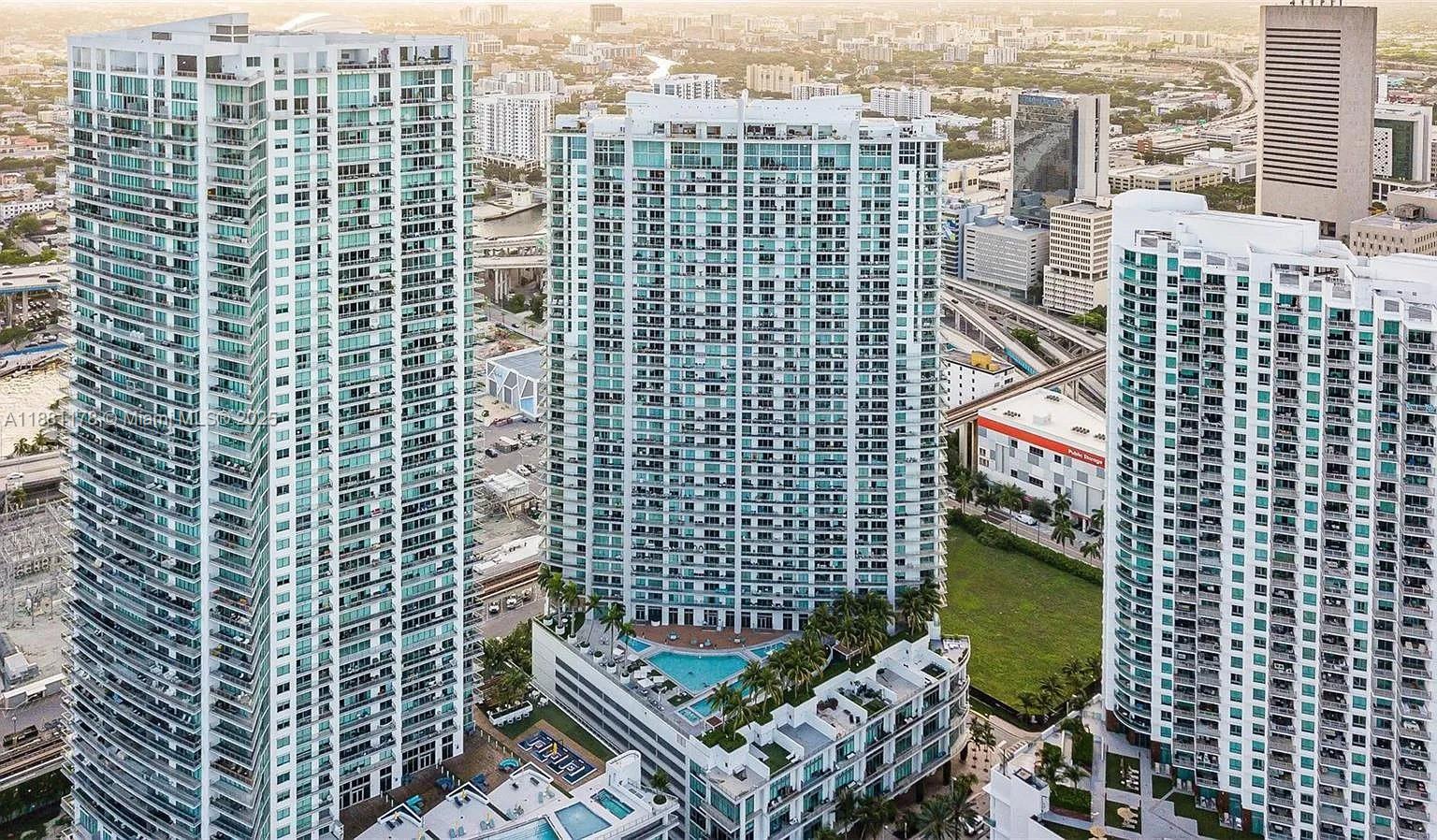 90 SW 3rd St #1807, Miami FL 33130