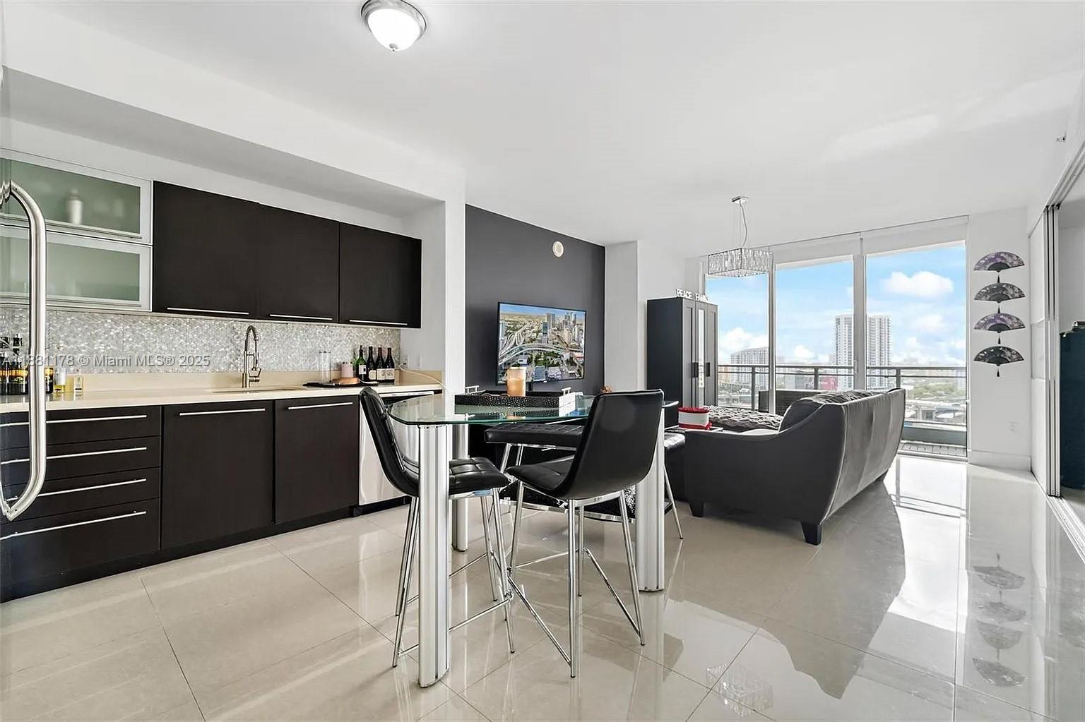 90 SW 3rd St #1807, Miami FL 33130