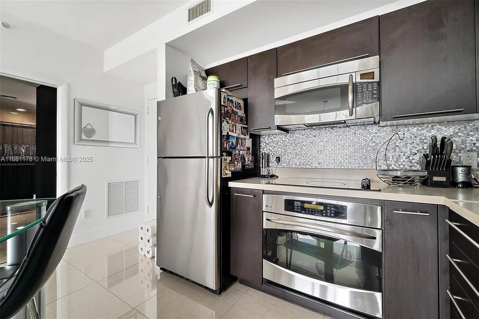 90 SW 3rd St #1807, Miami FL 33130
