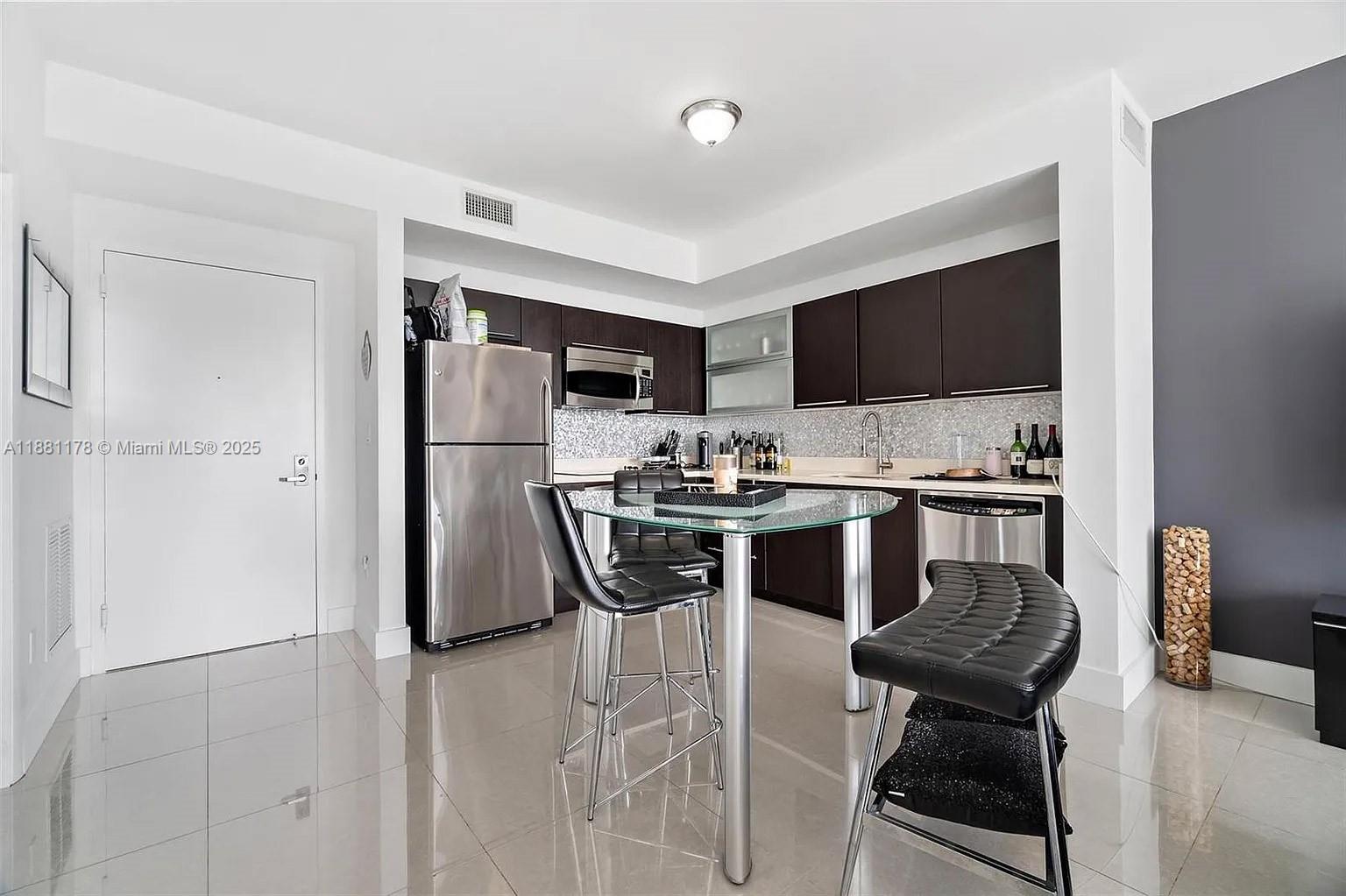 90 SW 3rd St #1807, Miami FL 33130