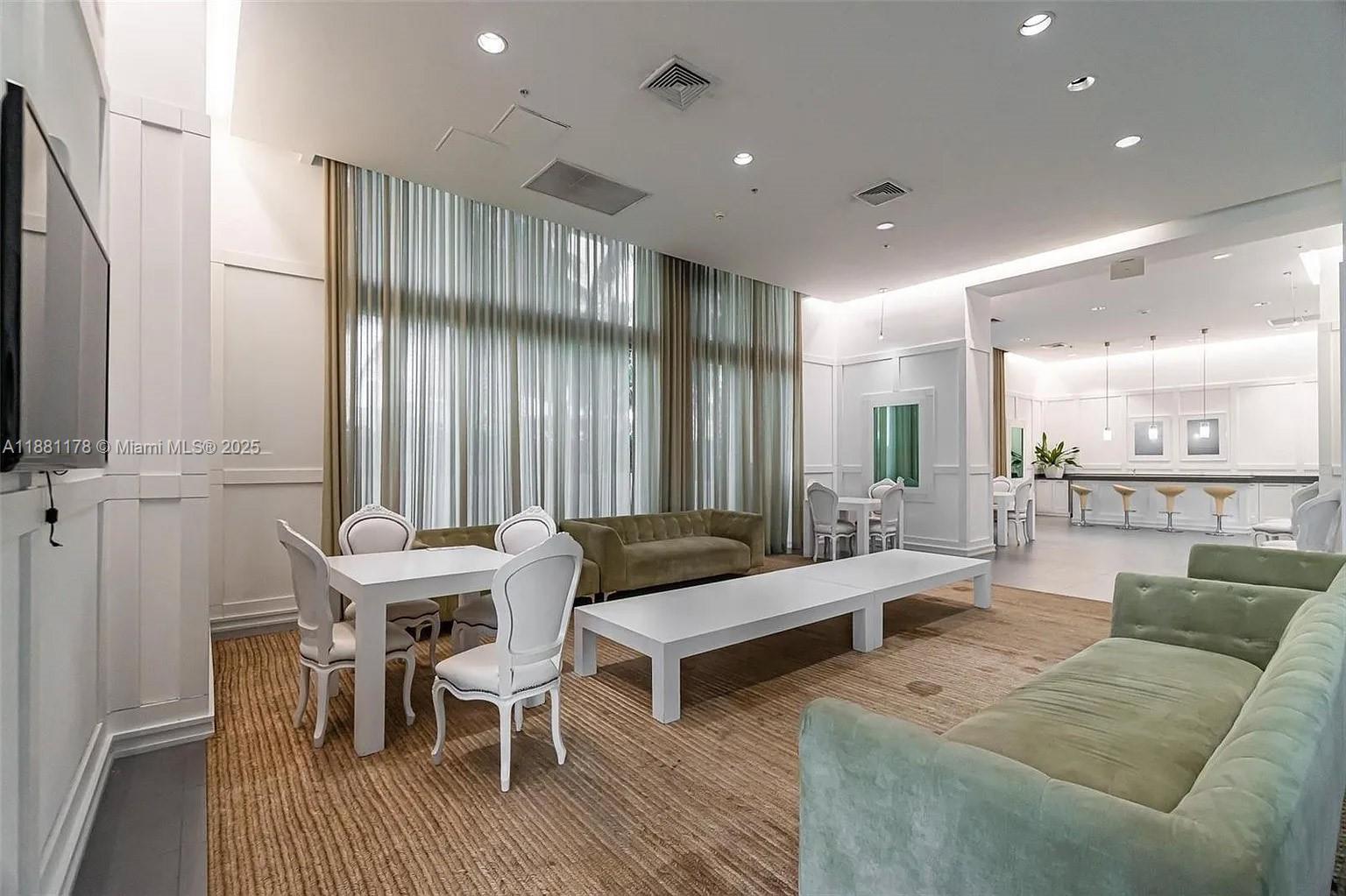 90 SW 3rd St #1807, Miami FL 33130