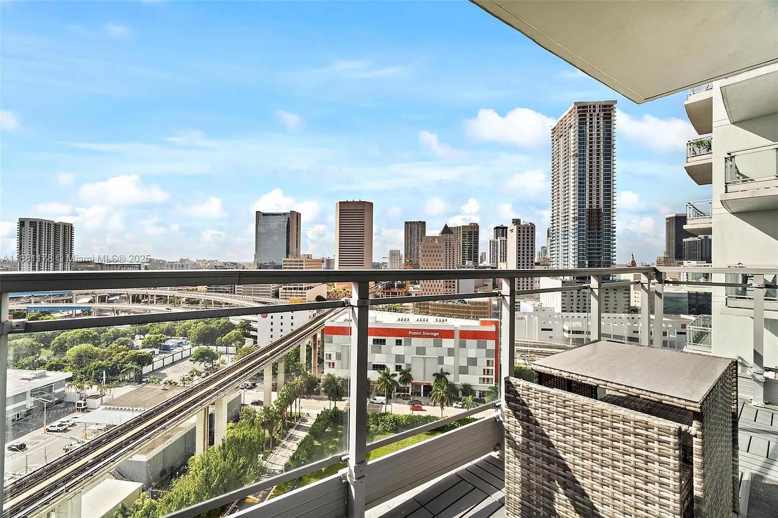 90 SW 3rd St #1807, Miami FL 33130