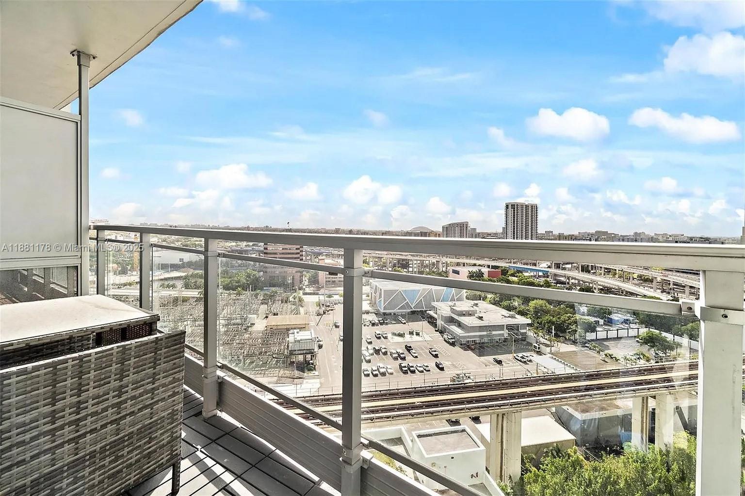90 SW 3rd St #1807, Miami FL 33130