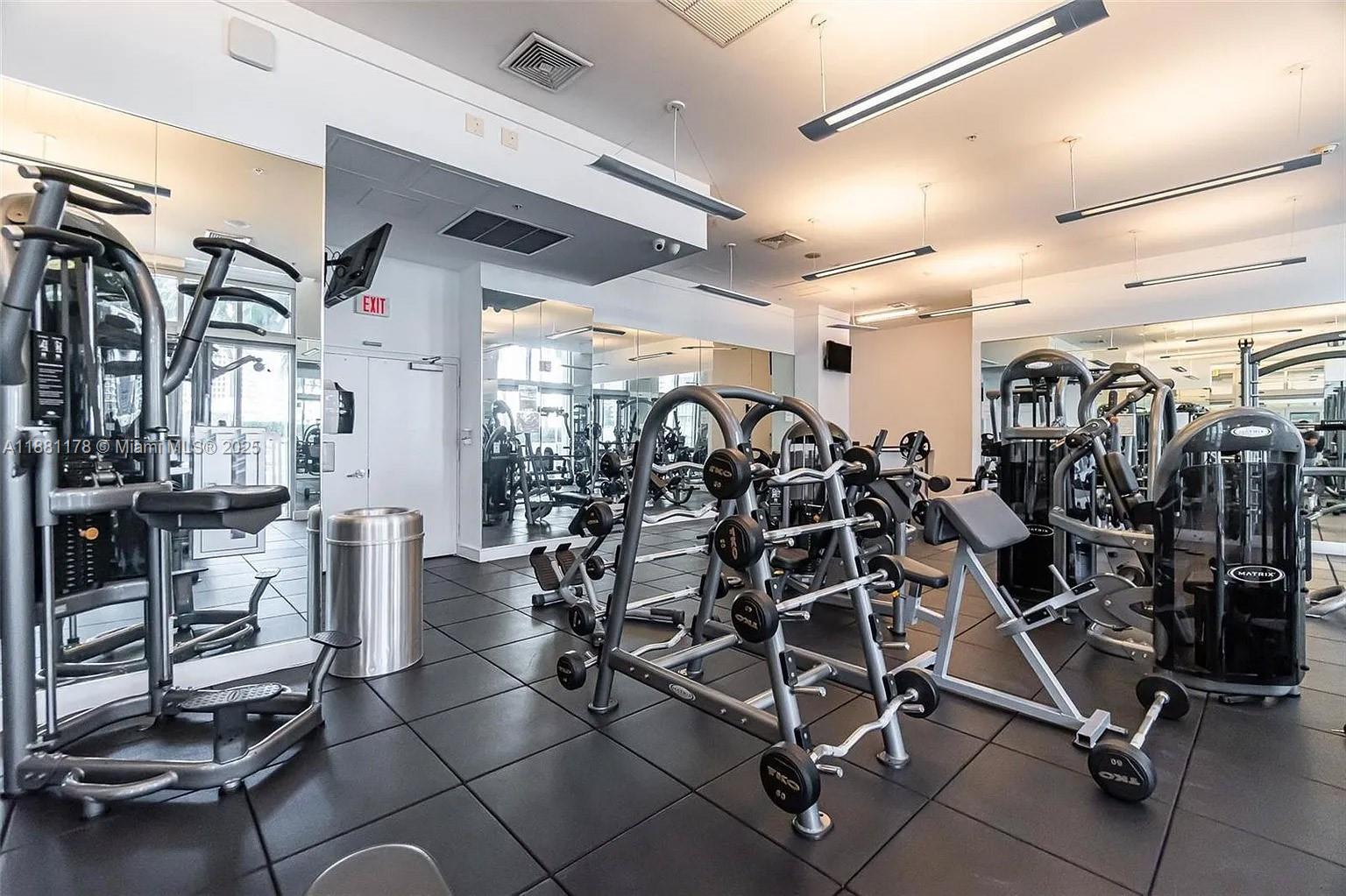 90 SW 3rd St #1807, Miami FL 33130