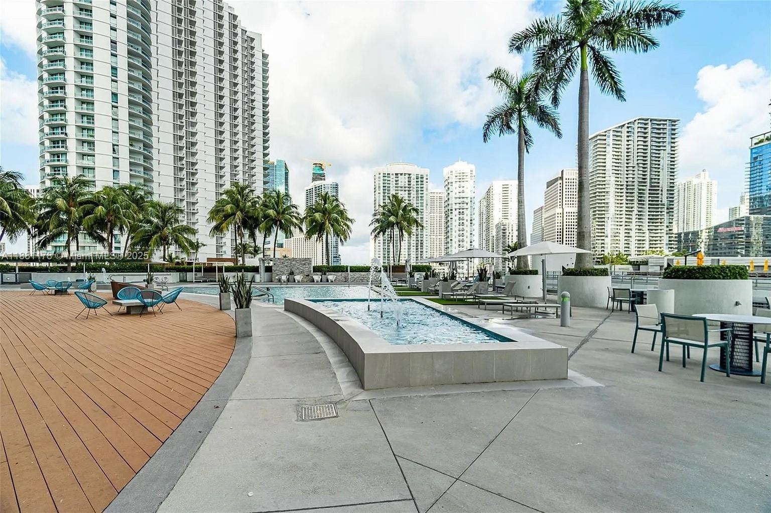 90 SW 3rd St #1807, Miami FL 33130