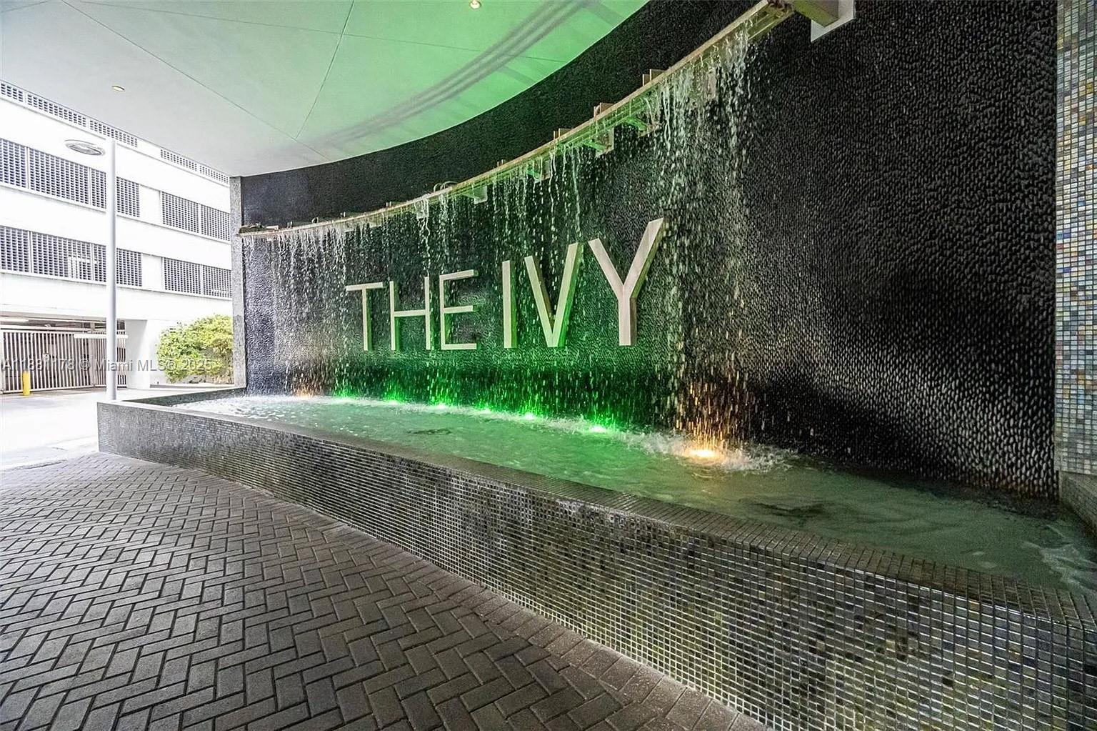 90 SW 3rd St #1807, Miami FL 33130