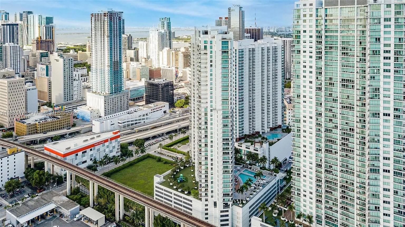 90 SW 3rd St #1807, Miami FL 33130