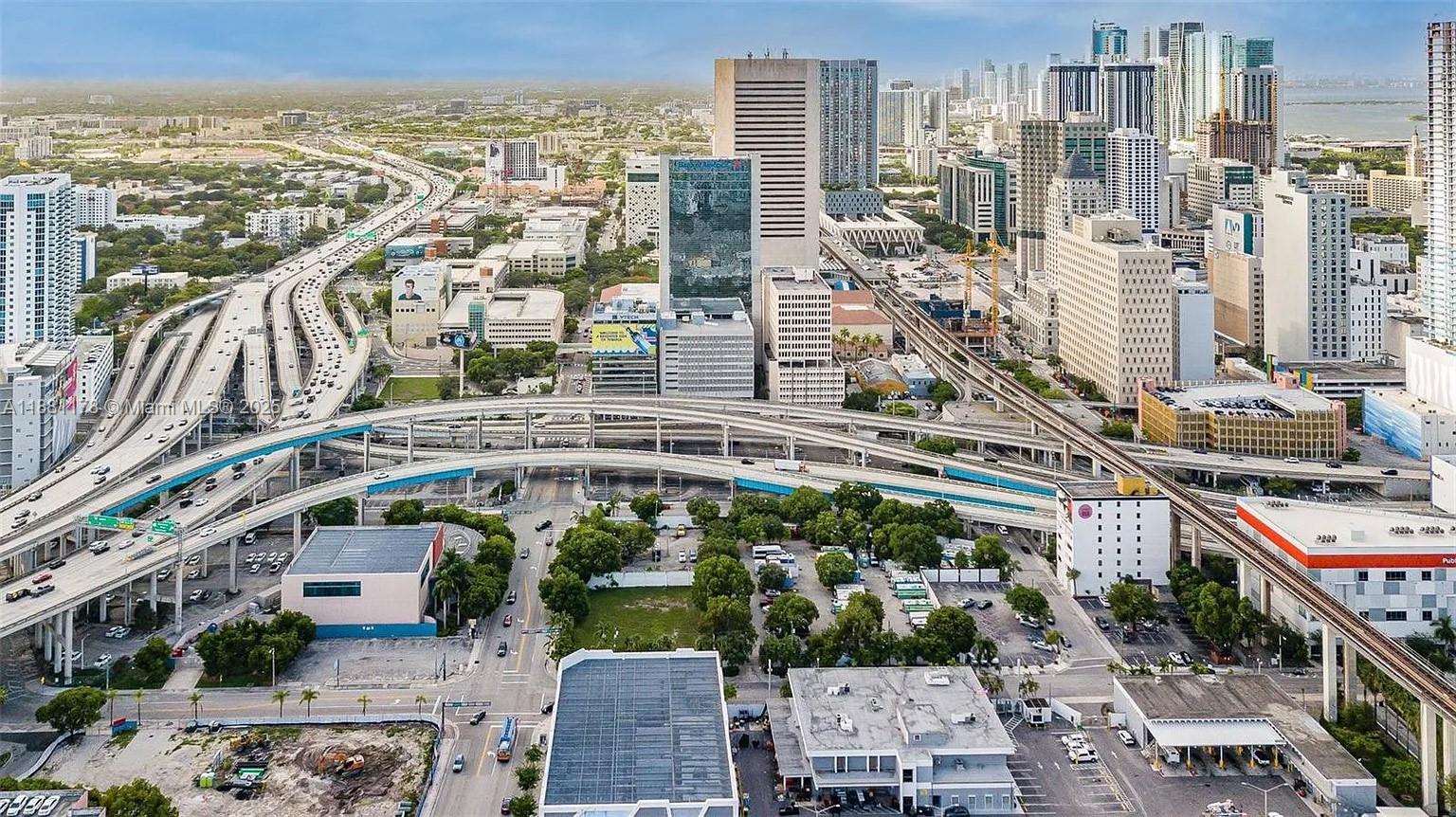90 SW 3rd St #1807, Miami FL 33130
