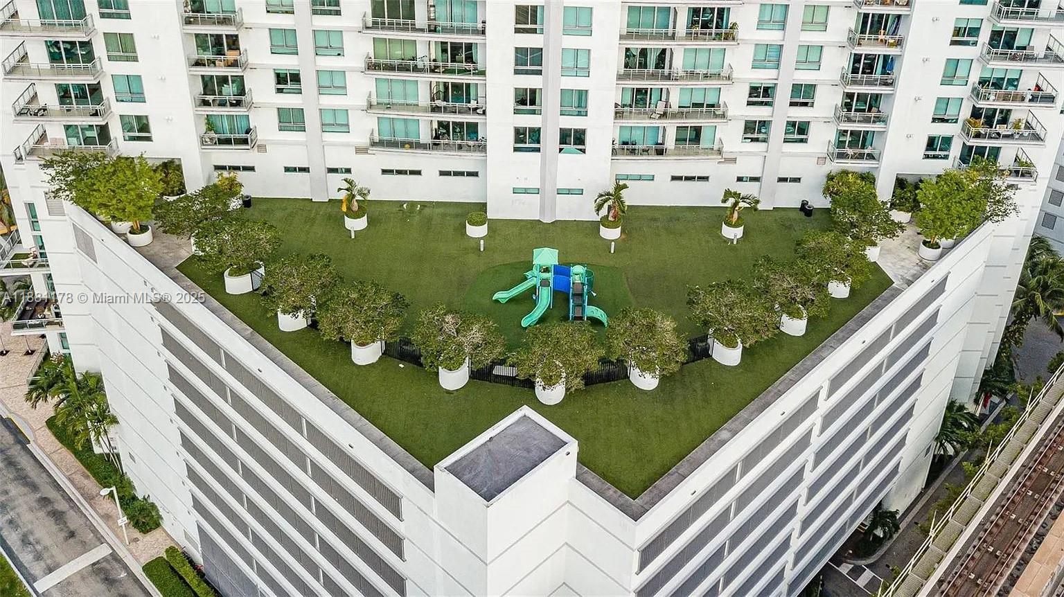 90 SW 3rd St #1807, Miami FL 33130