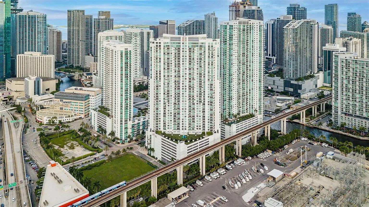 90 SW 3rd St #1807, Miami FL 33130