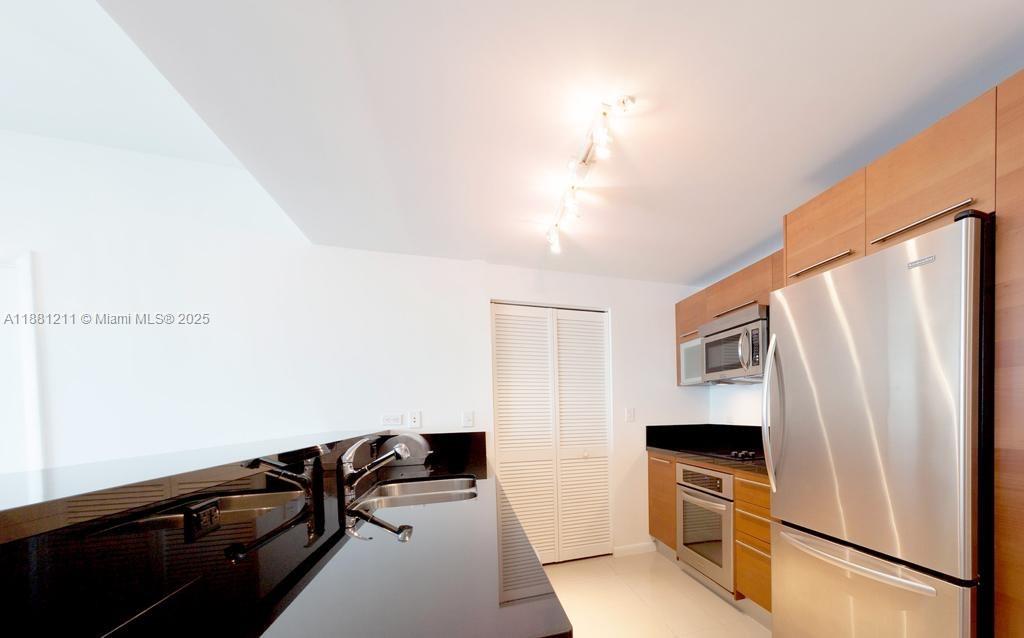 244 Biscayne Blvd #1710, Miami FL 33132