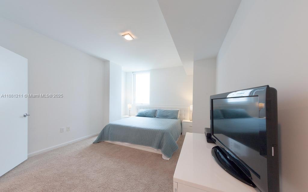 244 Biscayne Blvd #1710, Miami FL 33132