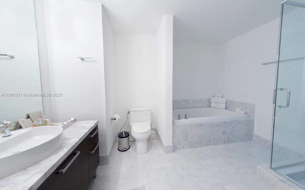 244 Biscayne Blvd #1710, Miami FL 33132