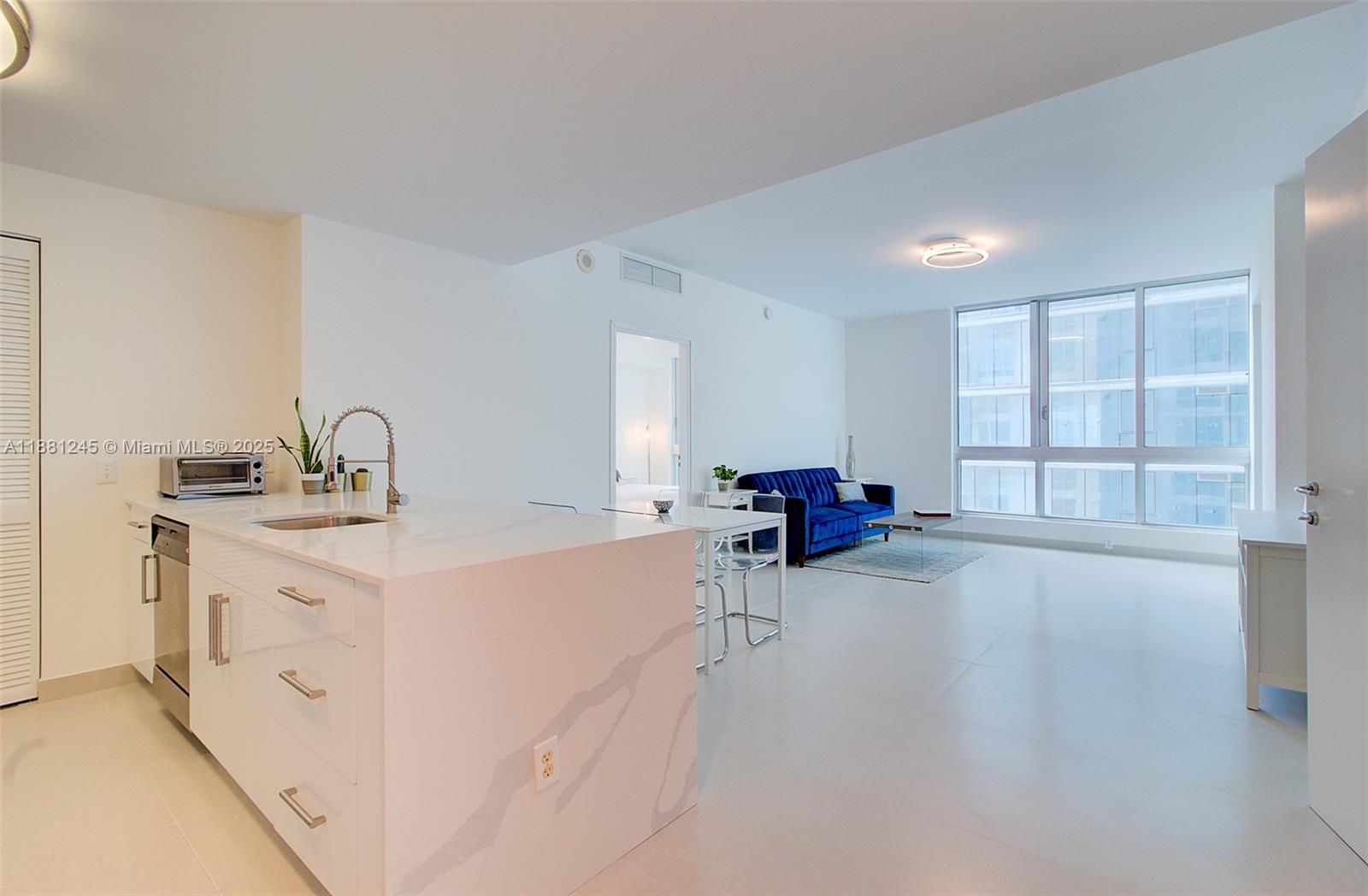 300 S Biscayne Blvd #T-2104, Miami FL 33131
