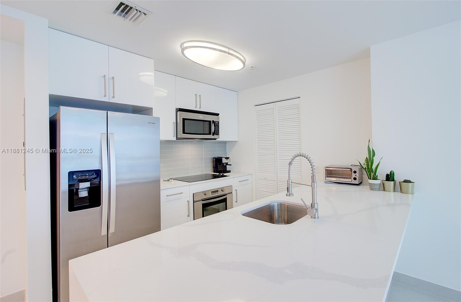 300 S Biscayne Blvd #T-2104, Miami FL 33131
