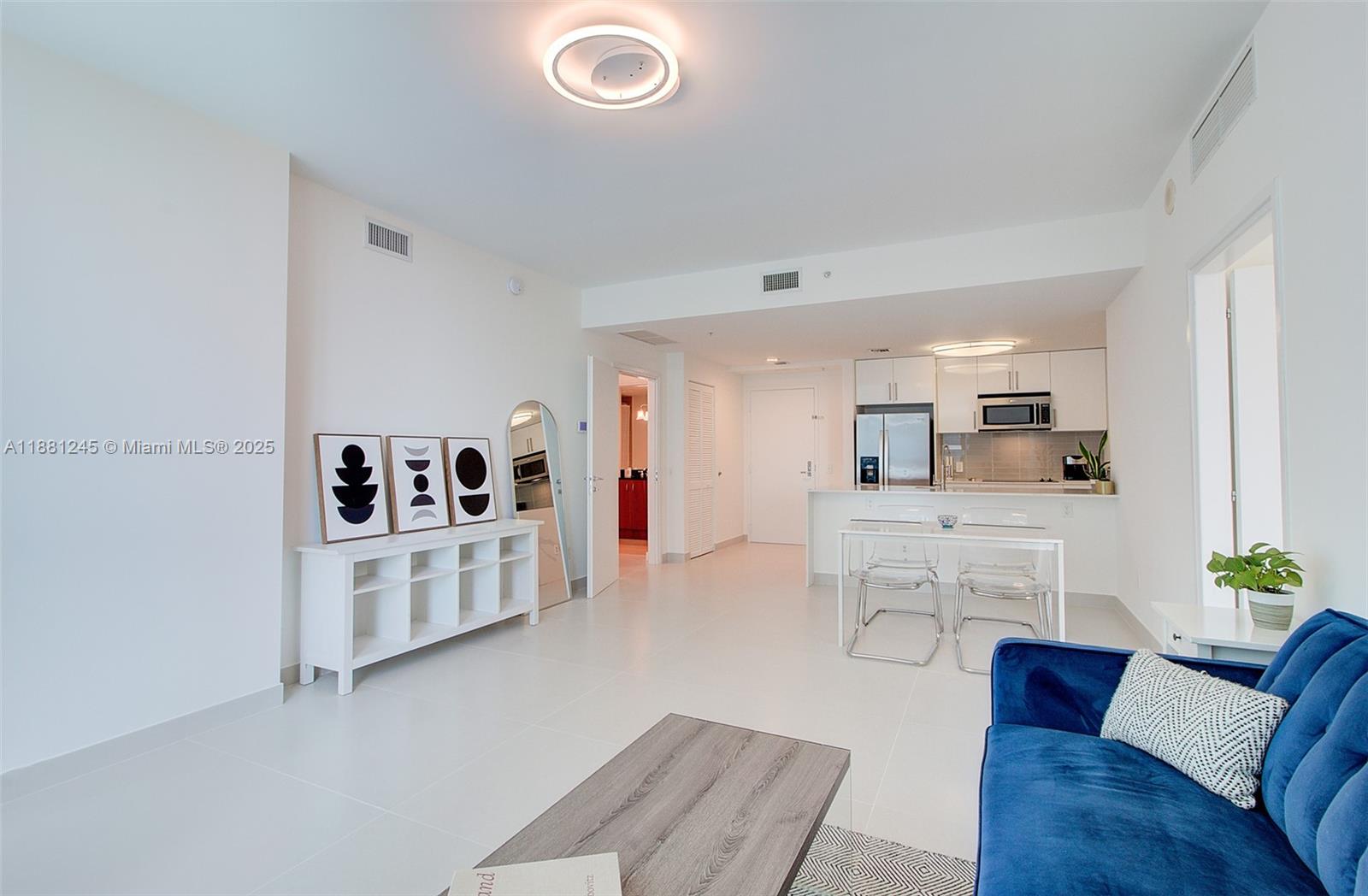300 S Biscayne Blvd #T-2104, Miami FL 33131