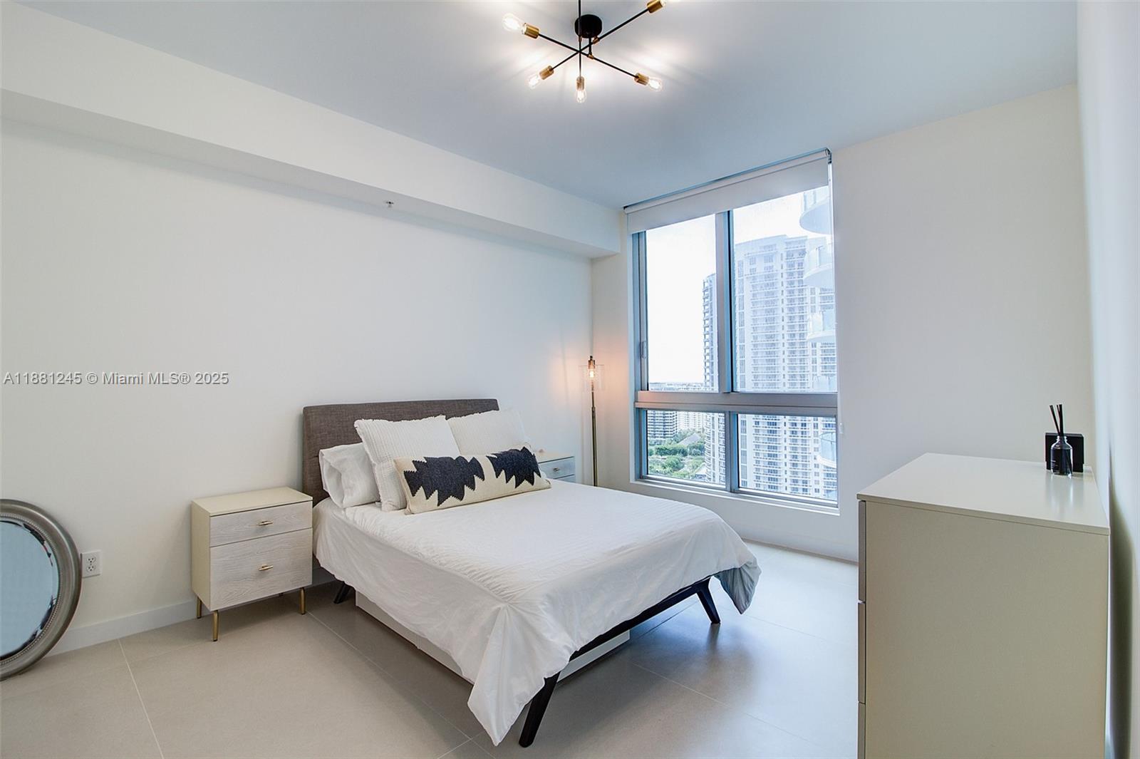 300 S Biscayne Blvd #T-2104, Miami FL 33131