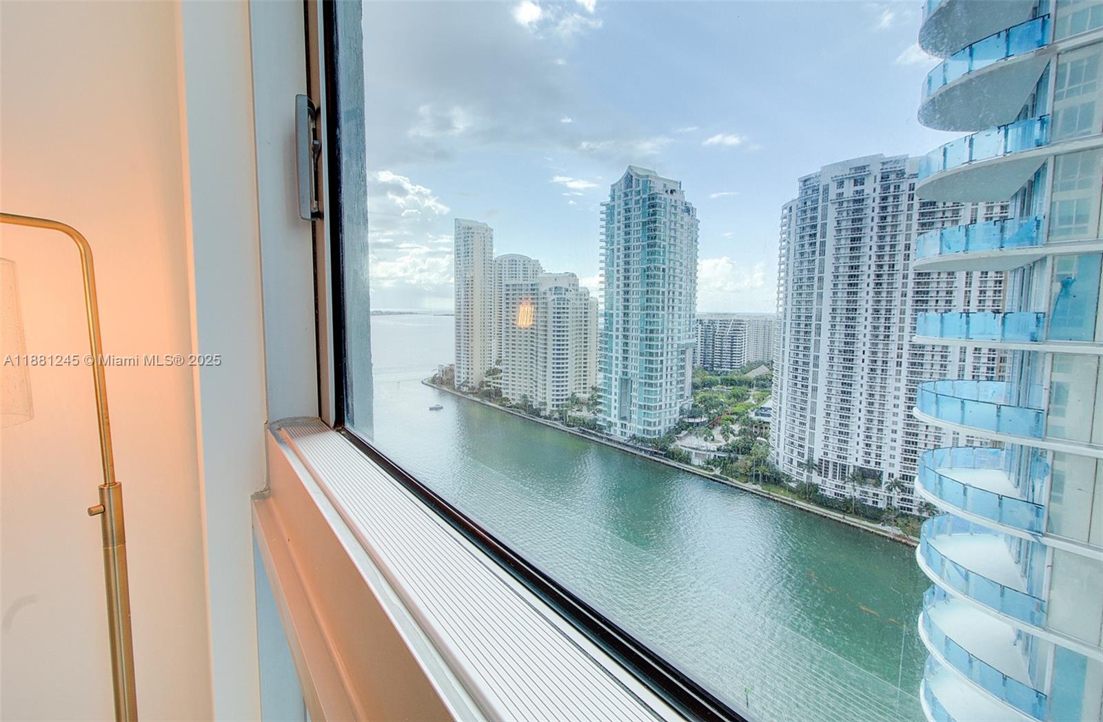 300 S Biscayne Blvd #T-2104, Miami FL 33131