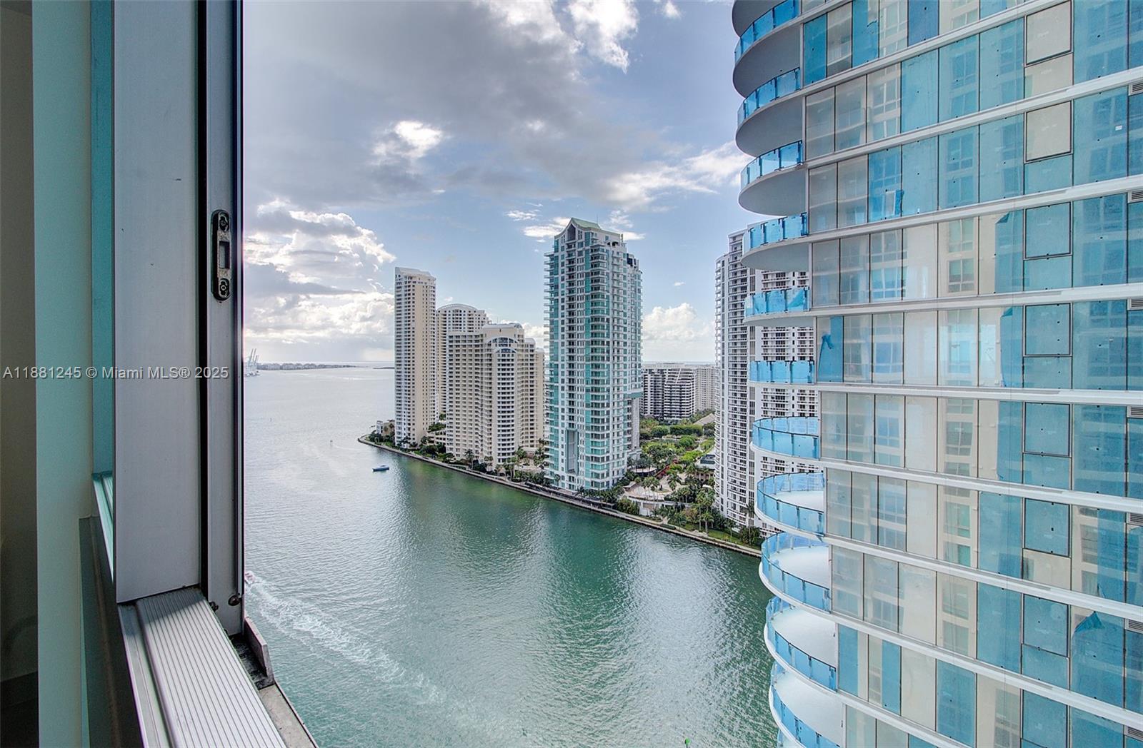 300 S Biscayne Blvd #T-2104, Miami FL 33131