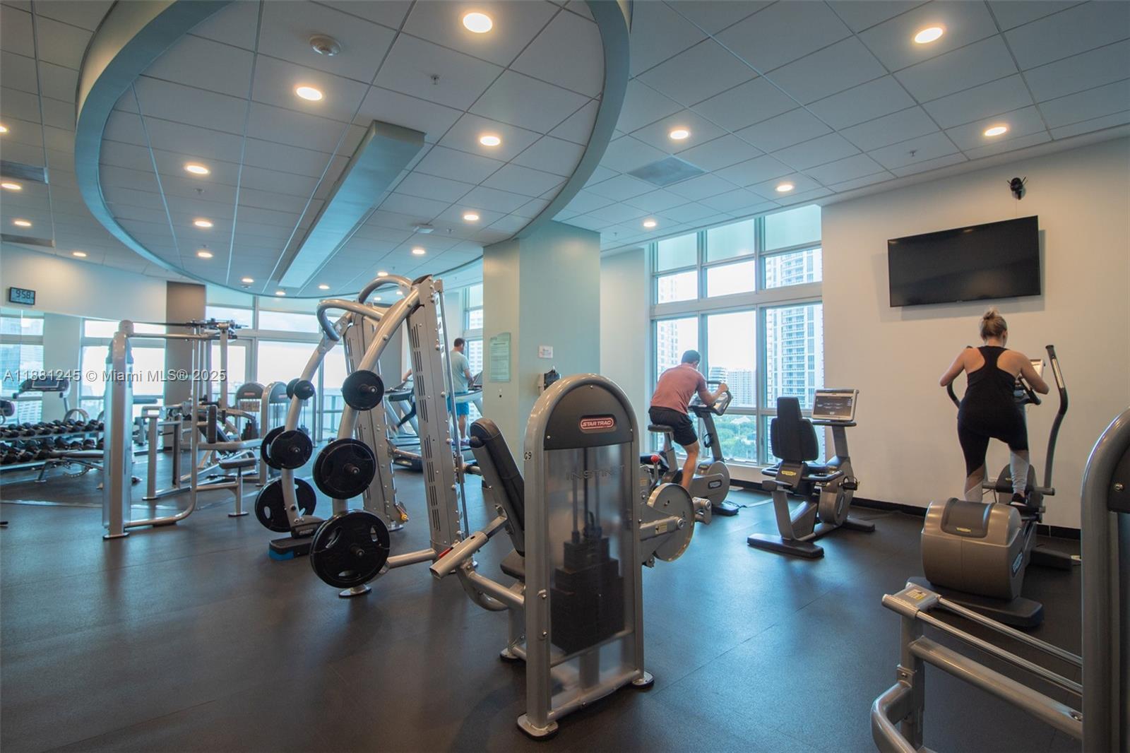 300 S Biscayne Blvd #T-2104, Miami FL 33131