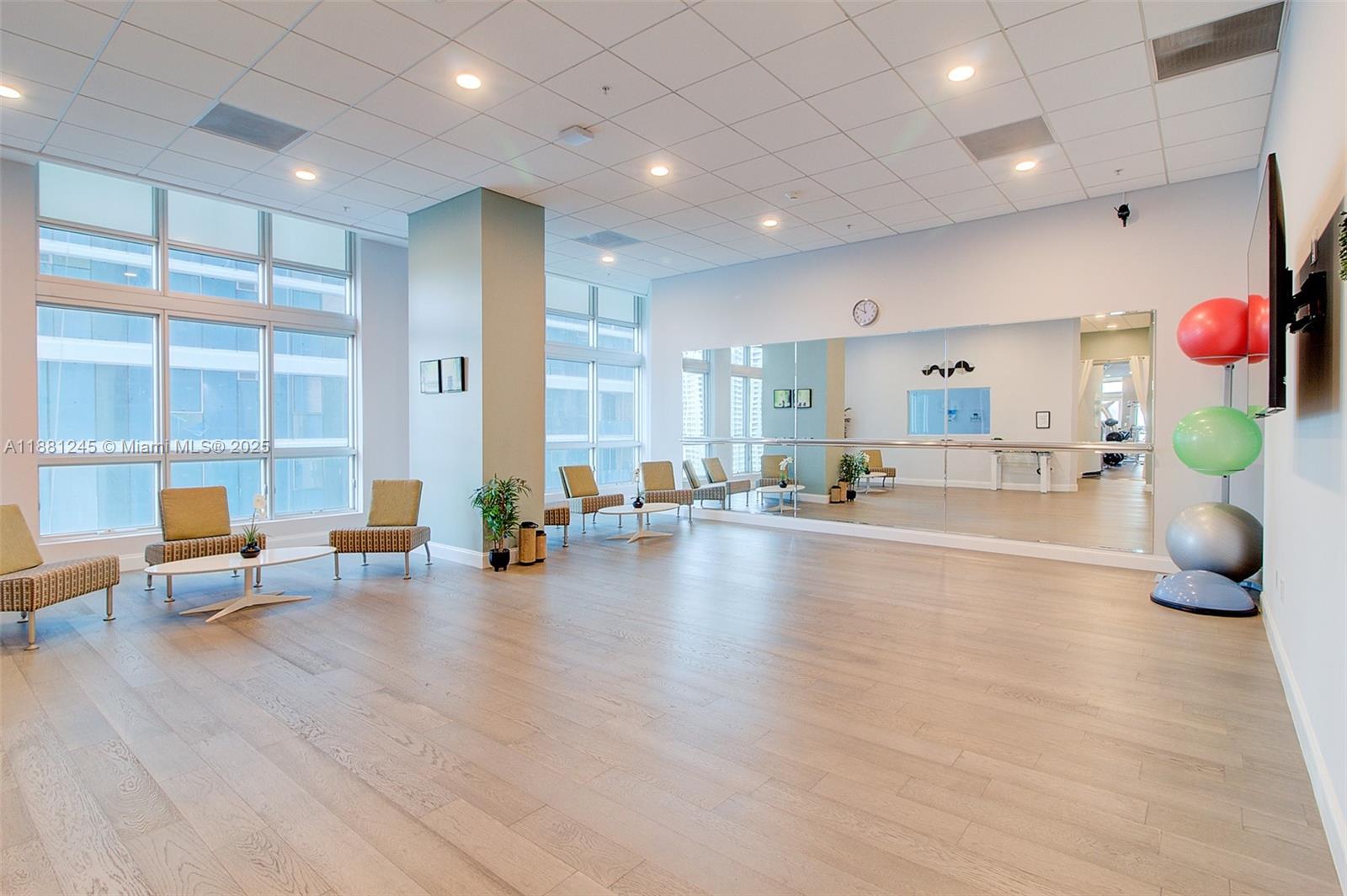 300 S Biscayne Blvd #T-2104, Miami FL 33131
