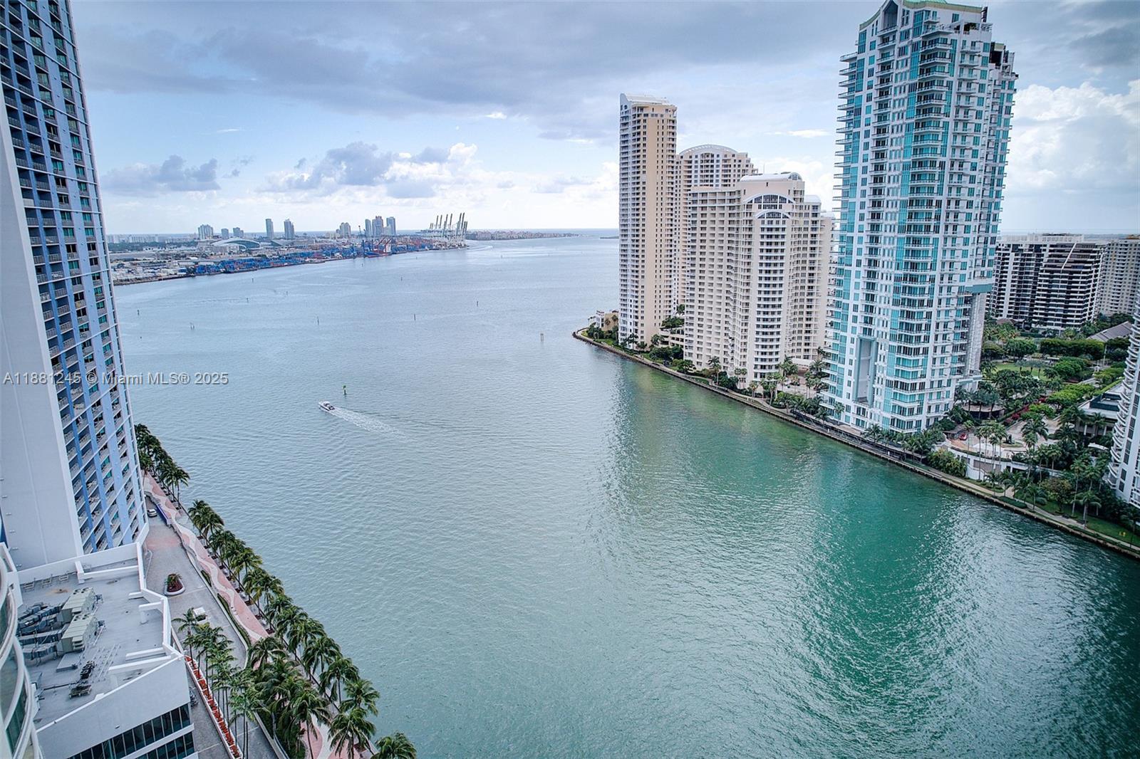 300 S Biscayne Blvd #T-2104, Miami FL 33131