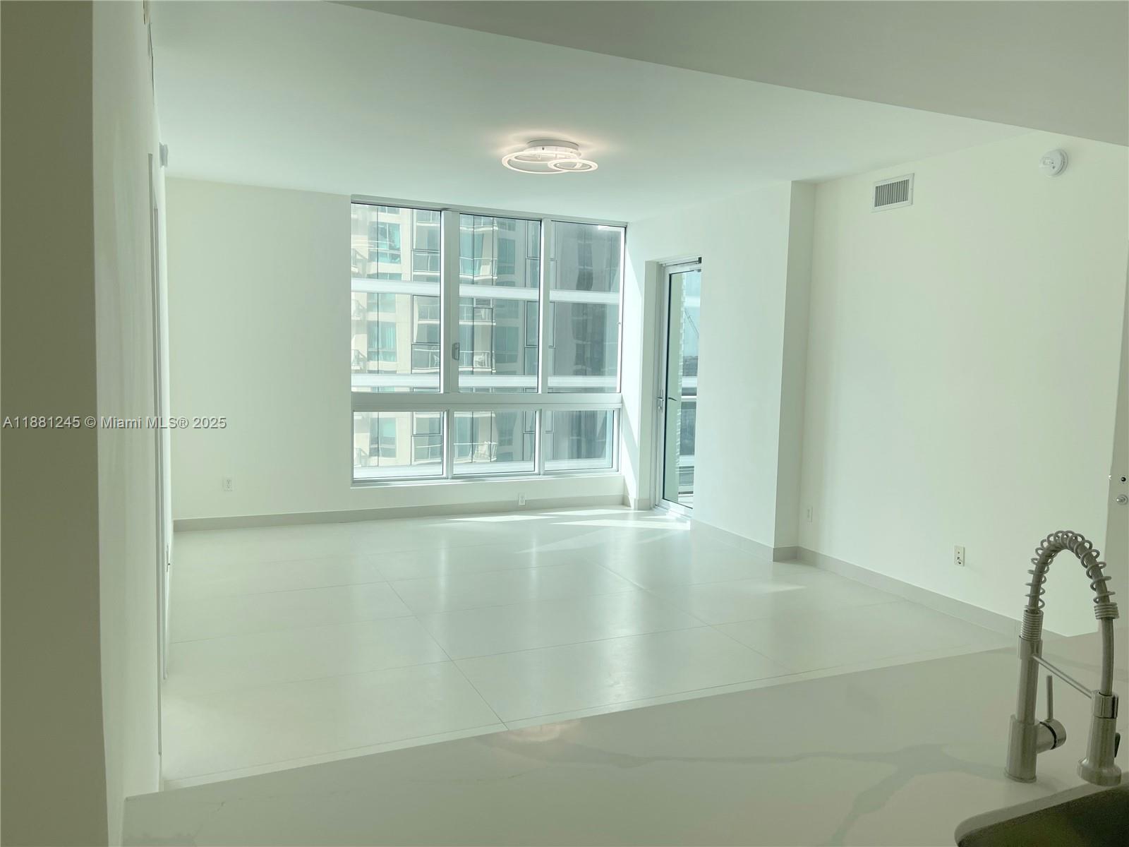 300 S Biscayne Blvd #T-2104, Miami FL 33131