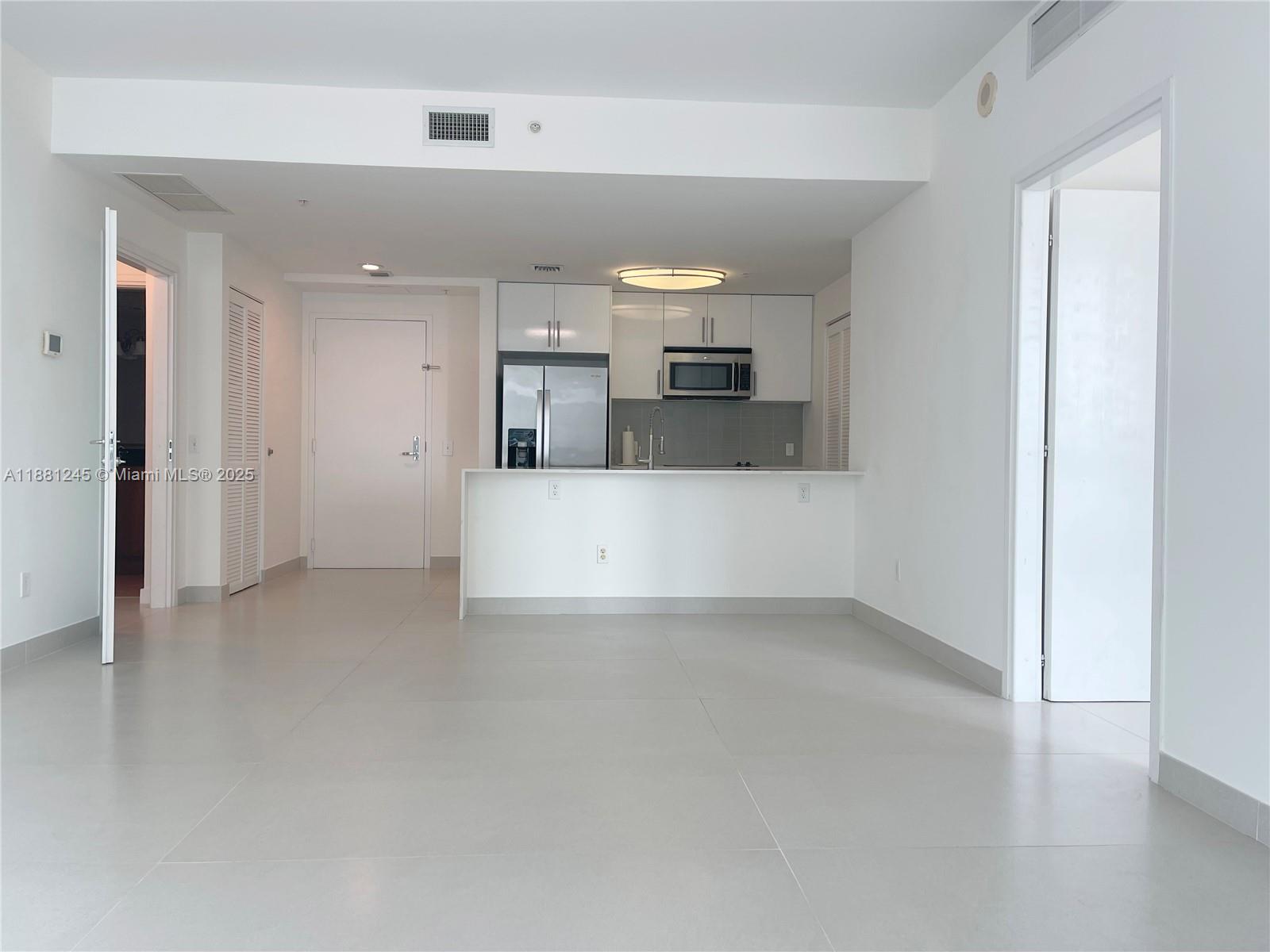 300 S Biscayne Blvd #T-2104, Miami FL 33131