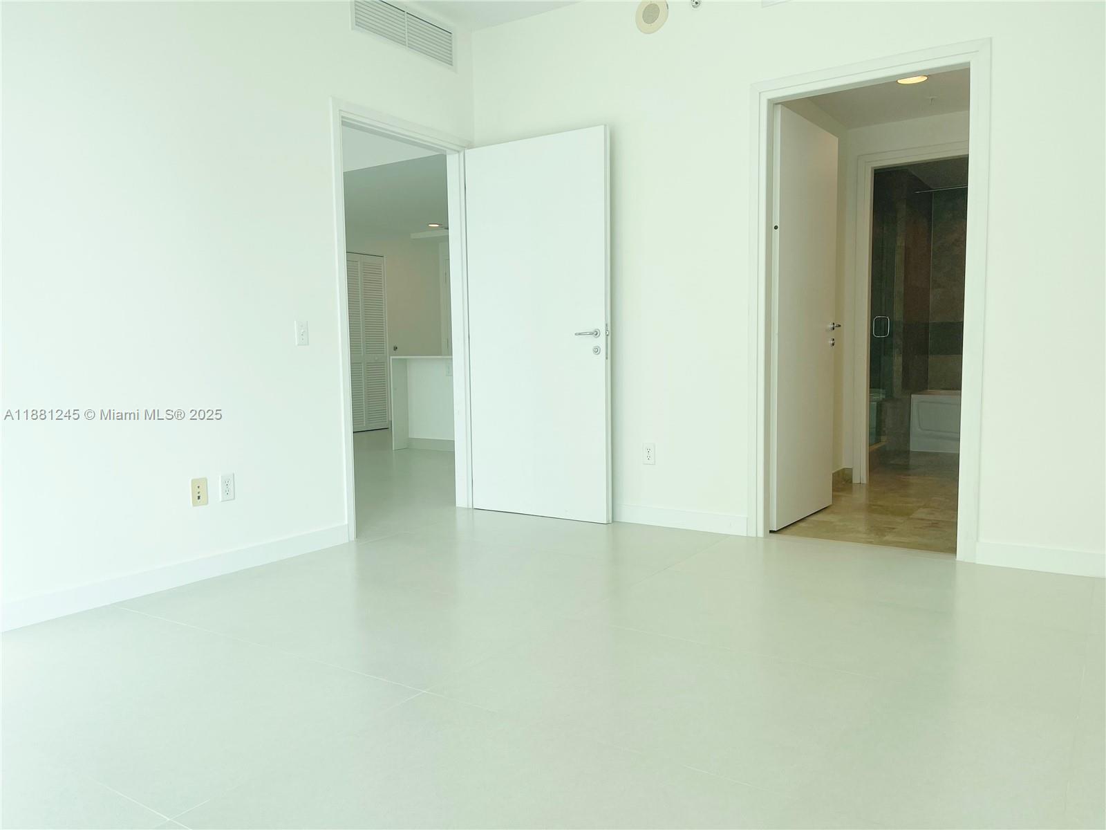300 S Biscayne Blvd #T-2104, Miami FL 33131