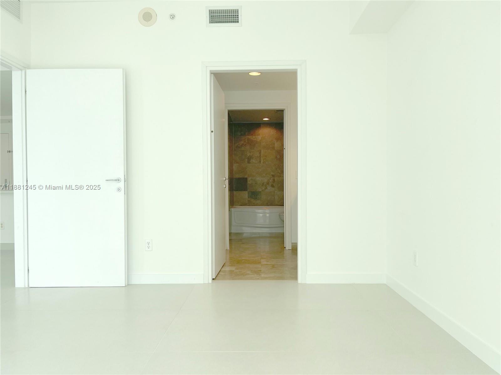 300 S Biscayne Blvd #T-2104, Miami FL 33131
