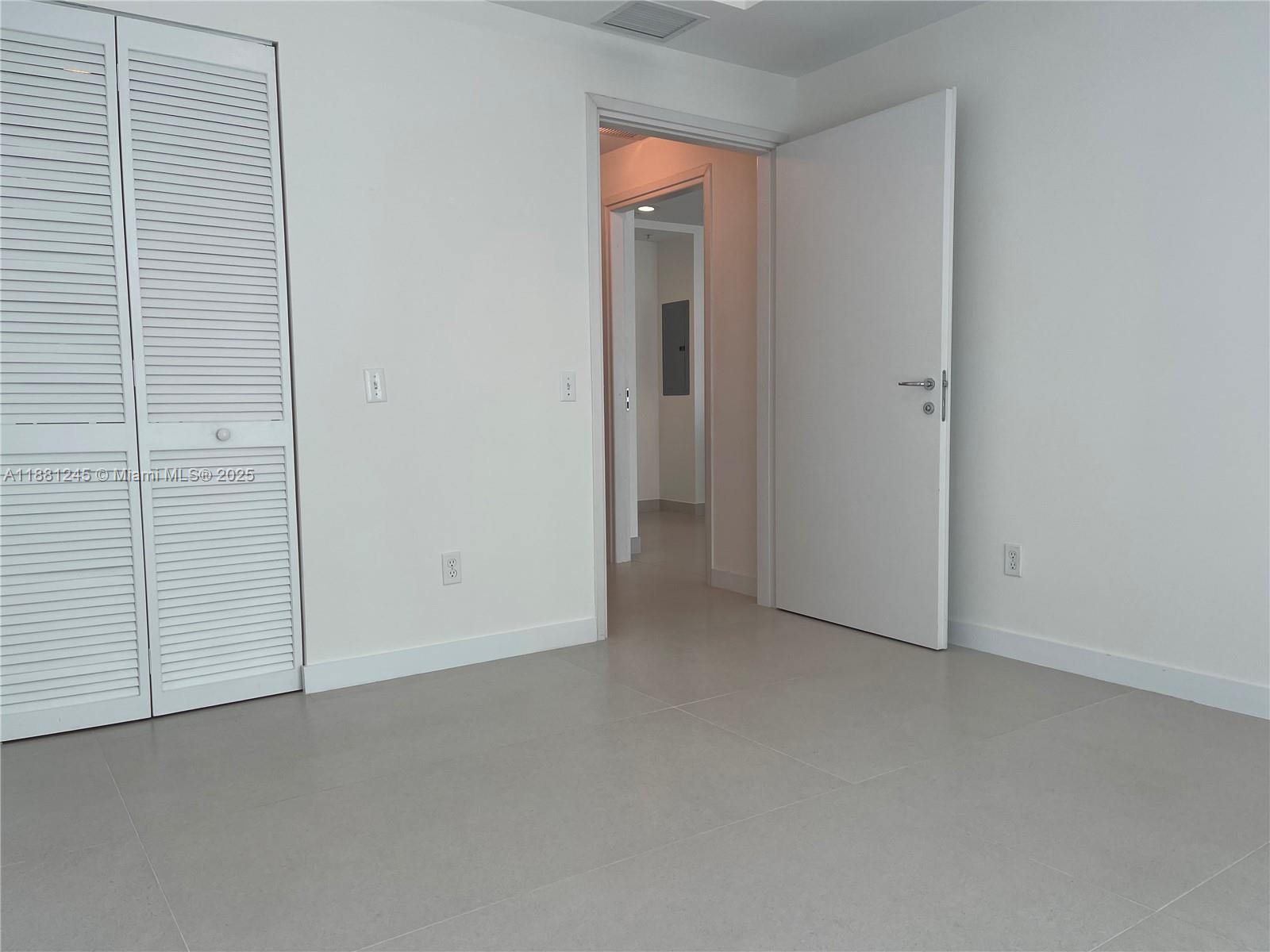 300 S Biscayne Blvd #T-2104, Miami FL 33131