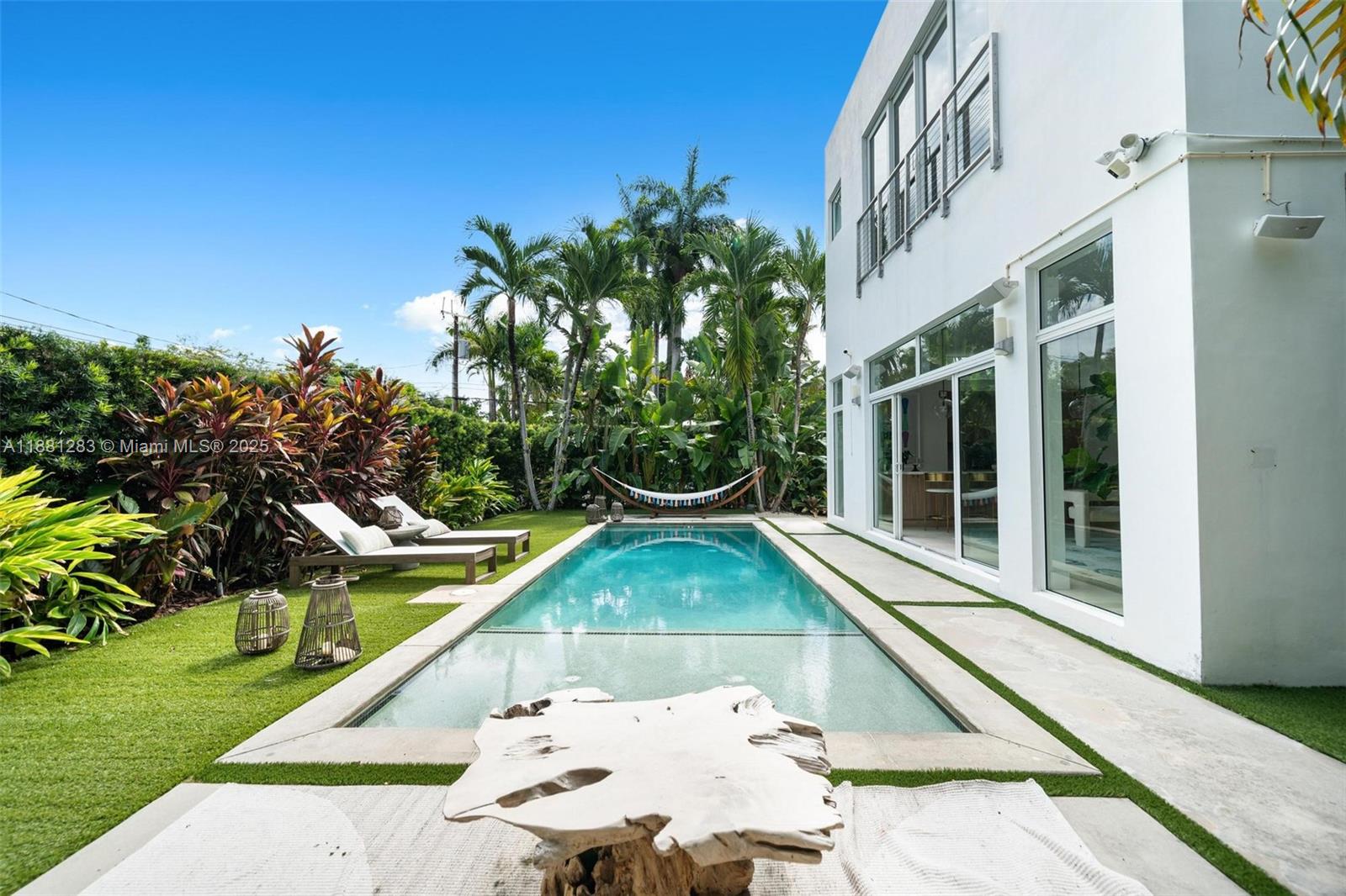 520 E Dilido Dr, Miami Beach FL 33139