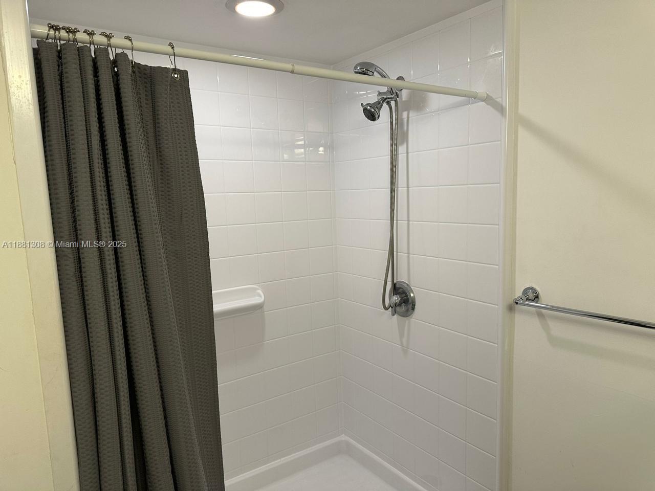 19501 S W country Club dr #1706, Aventura FL 33180