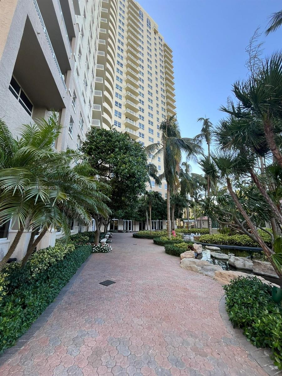 19501 S W country Club dr #1706, Aventura FL 33180