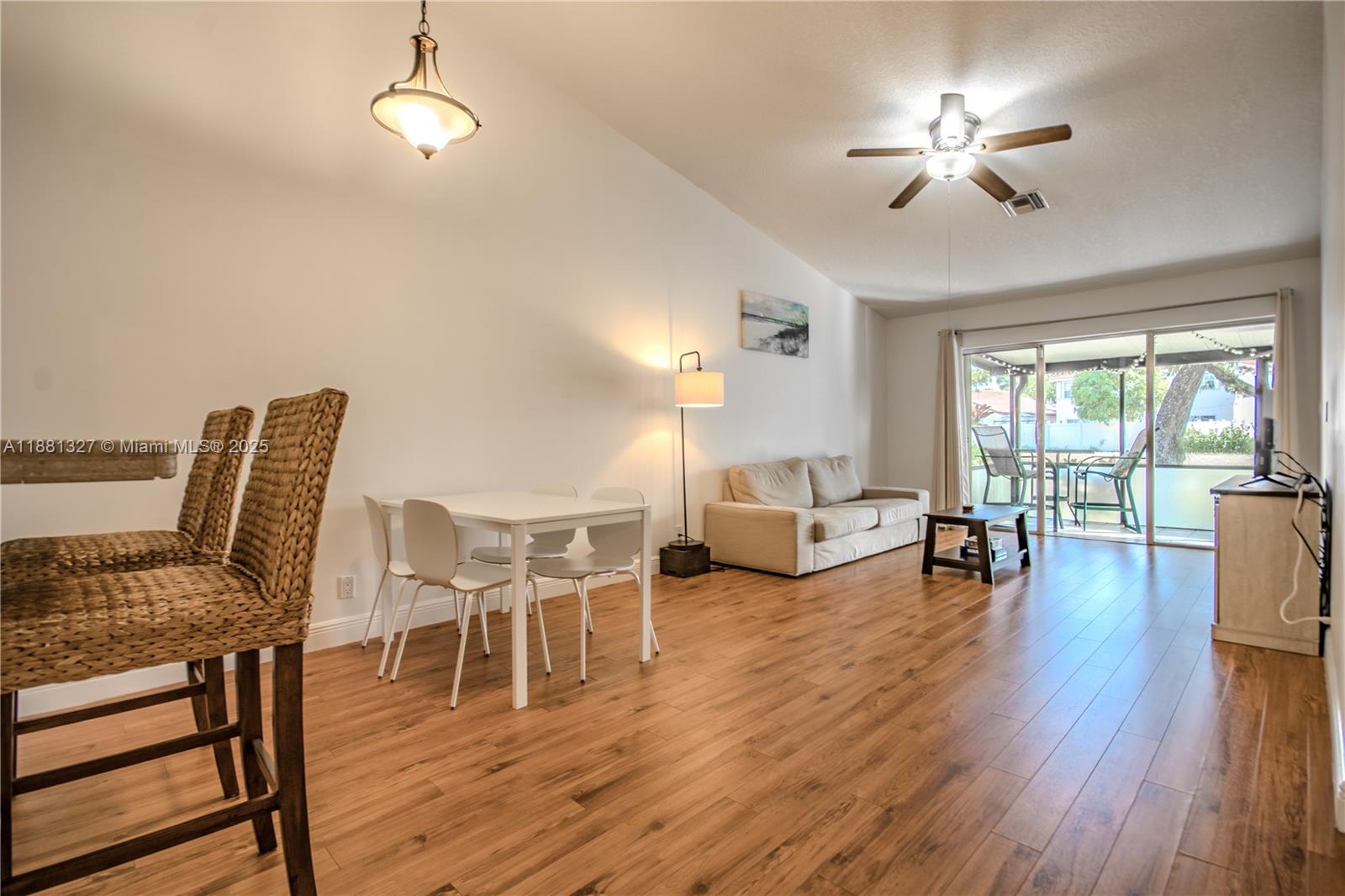 7652 S Pinewalk Dr S #139, Margate FL 33063