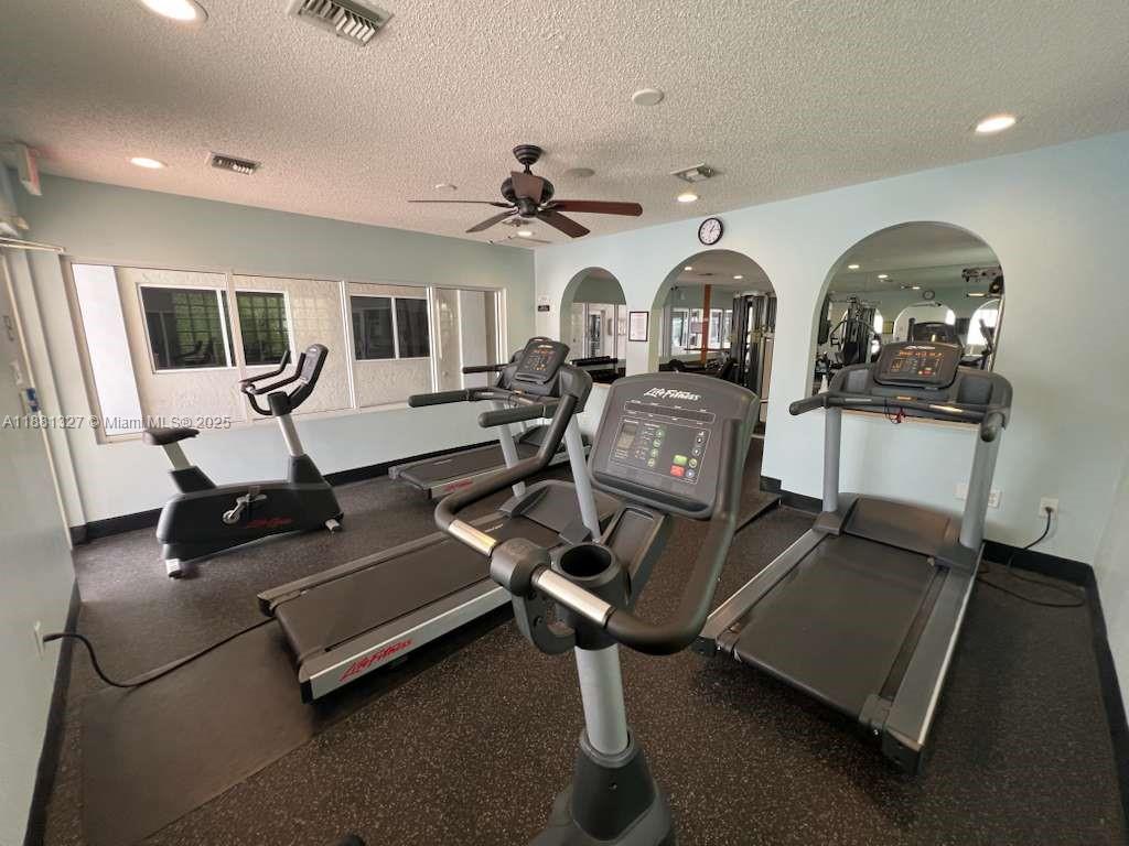 7652 S Pinewalk Dr S #139, Margate FL 33063