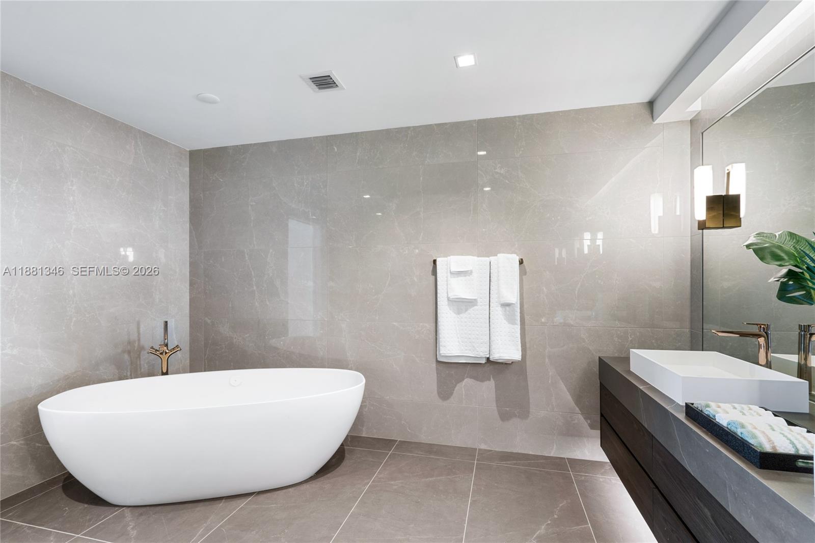 1116 N Ocean Blvd #1404, Pompano Beach FL 33062