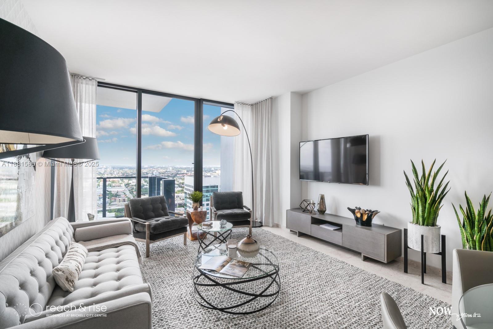 88 SW 7th St #2406, Miami FL 33130
