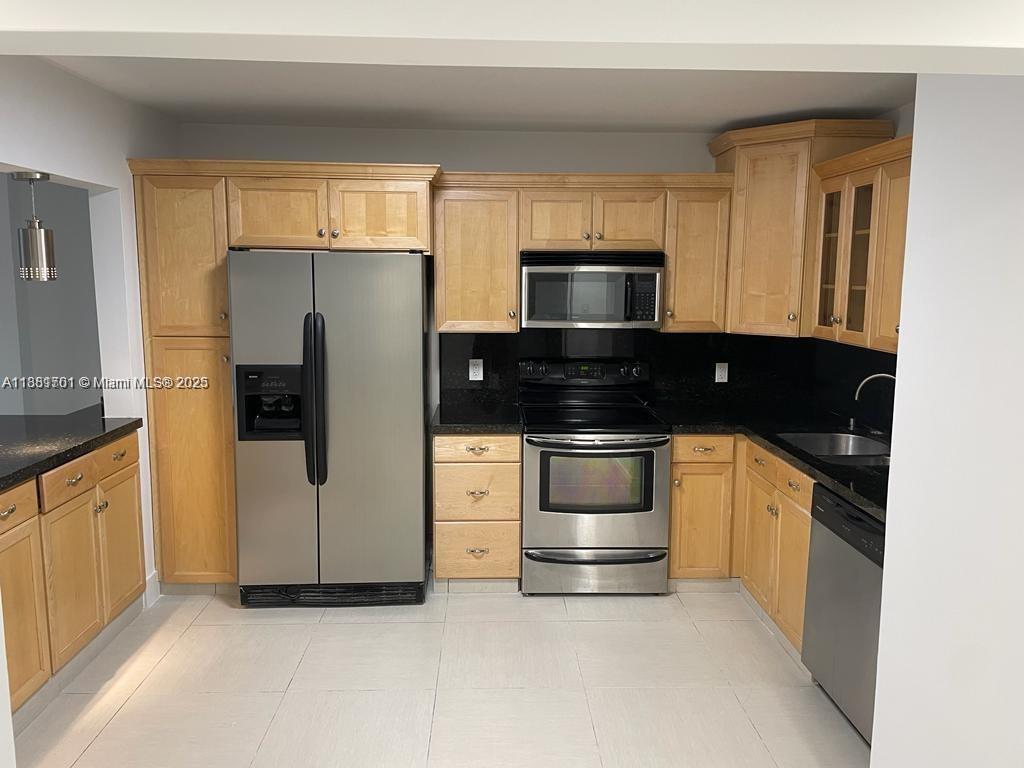 8877 Collins Ave #305, Surfside FL 33154