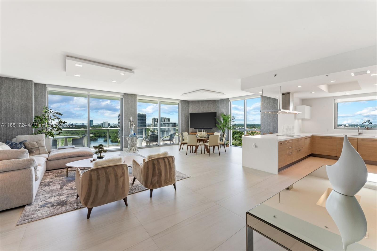 17111 Biscayne Blvd #2202, North Miami Beach FL 33160