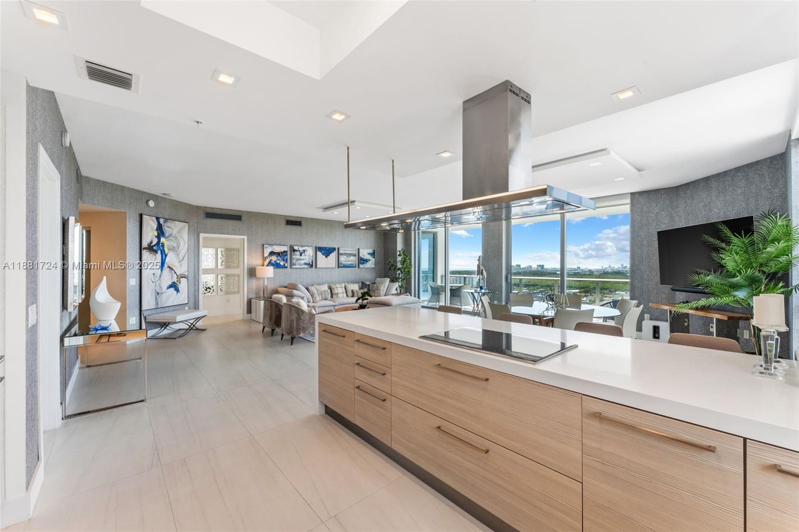 17111 Biscayne Blvd #2202, North Miami Beach FL 33160