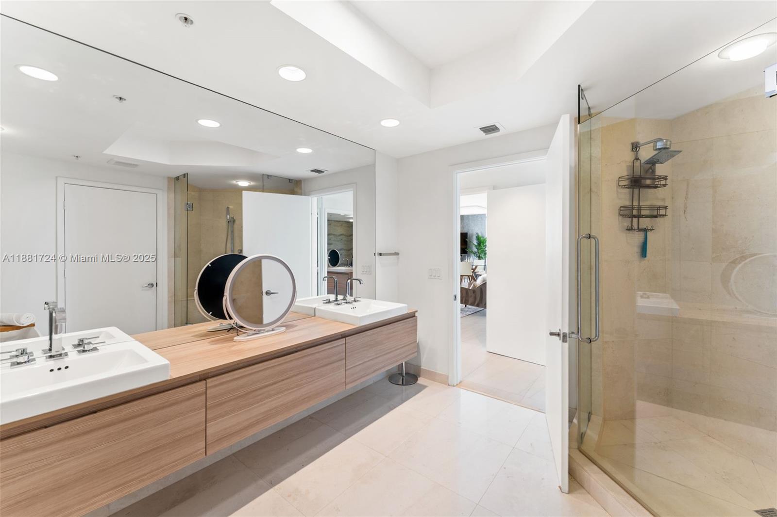17111 Biscayne Blvd #2202, North Miami Beach FL 33160