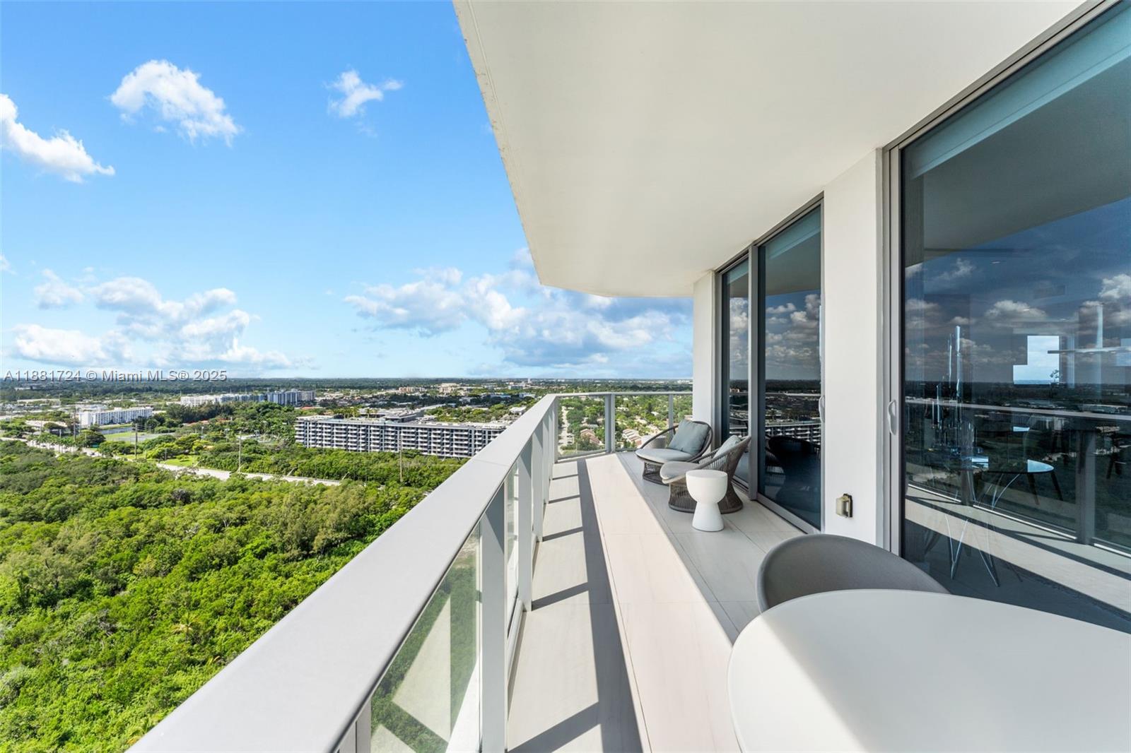 17111 Biscayne Blvd #2202, North Miami Beach FL 33160