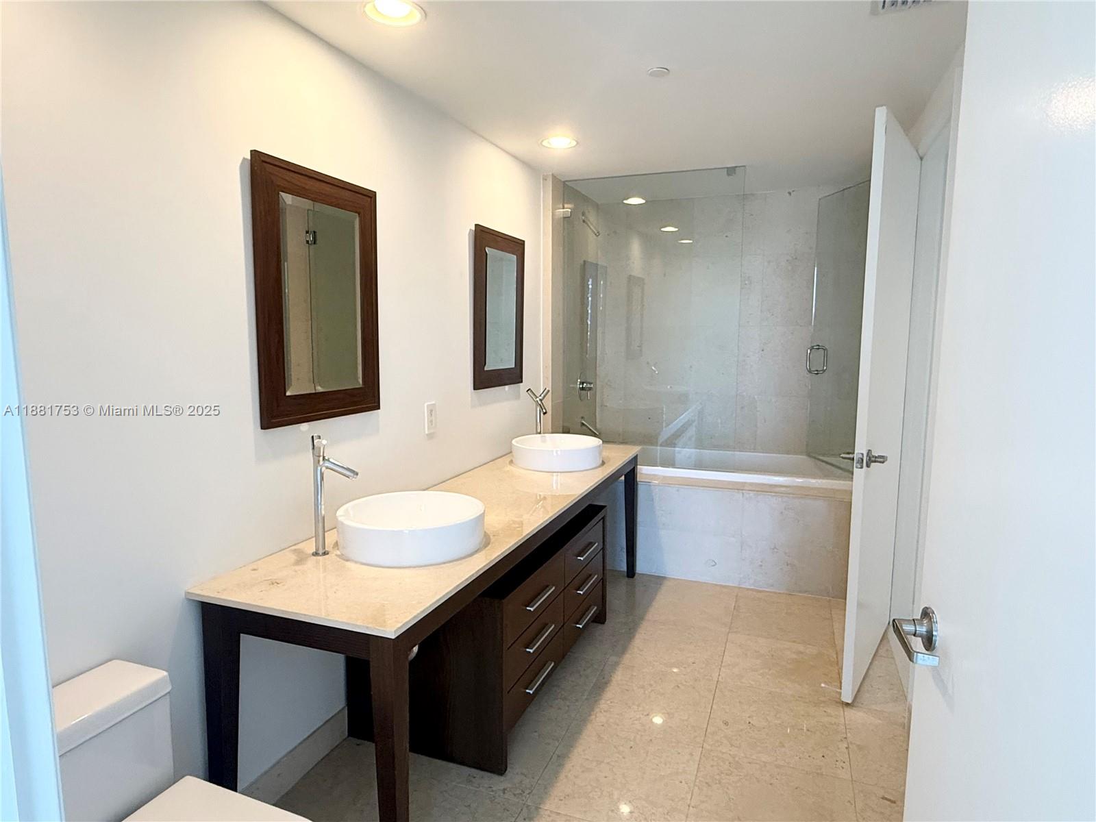 475 Brickell Ave #4812, Miami FL 33131