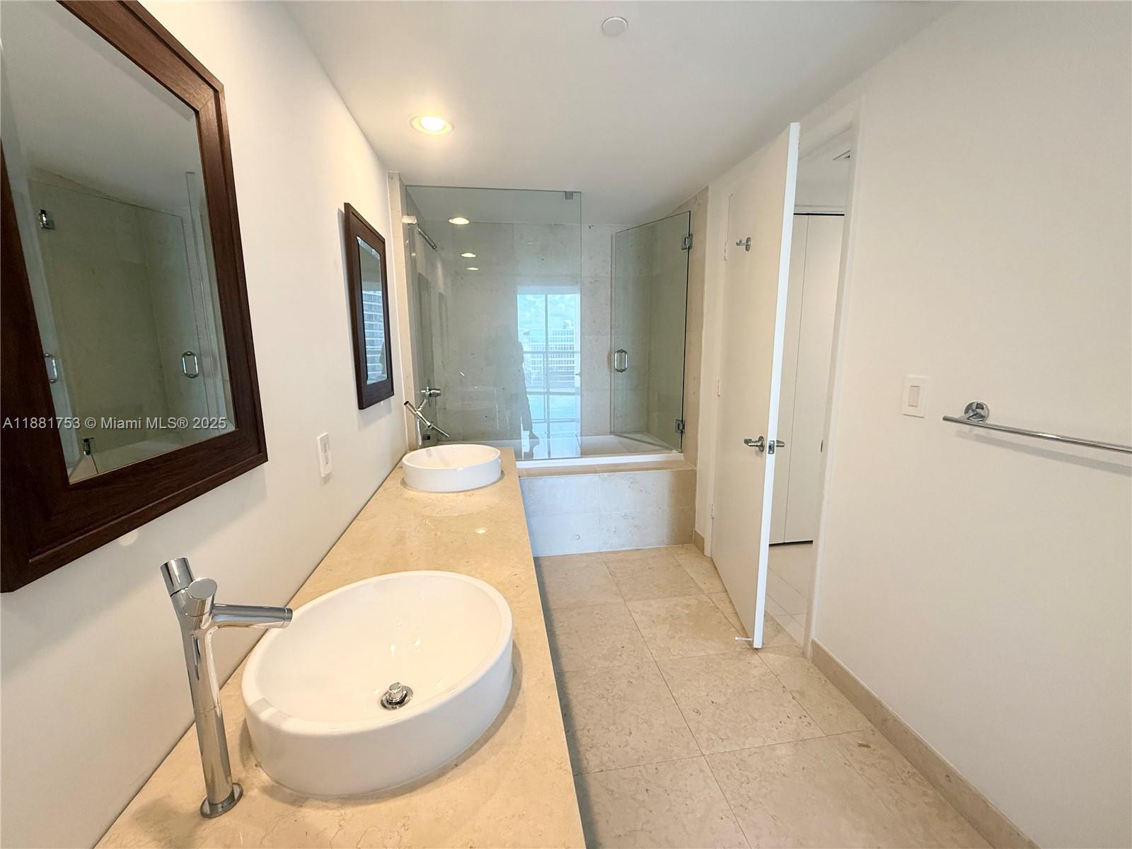 475 Brickell Ave #4812, Miami FL 33131