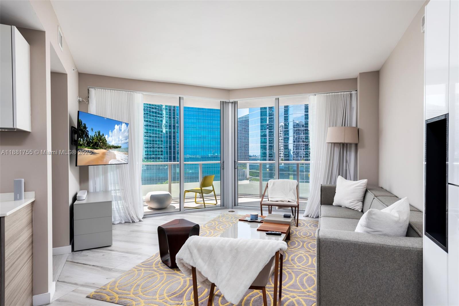1300 Brickell Bay Dr #1702, Miami FL 33131